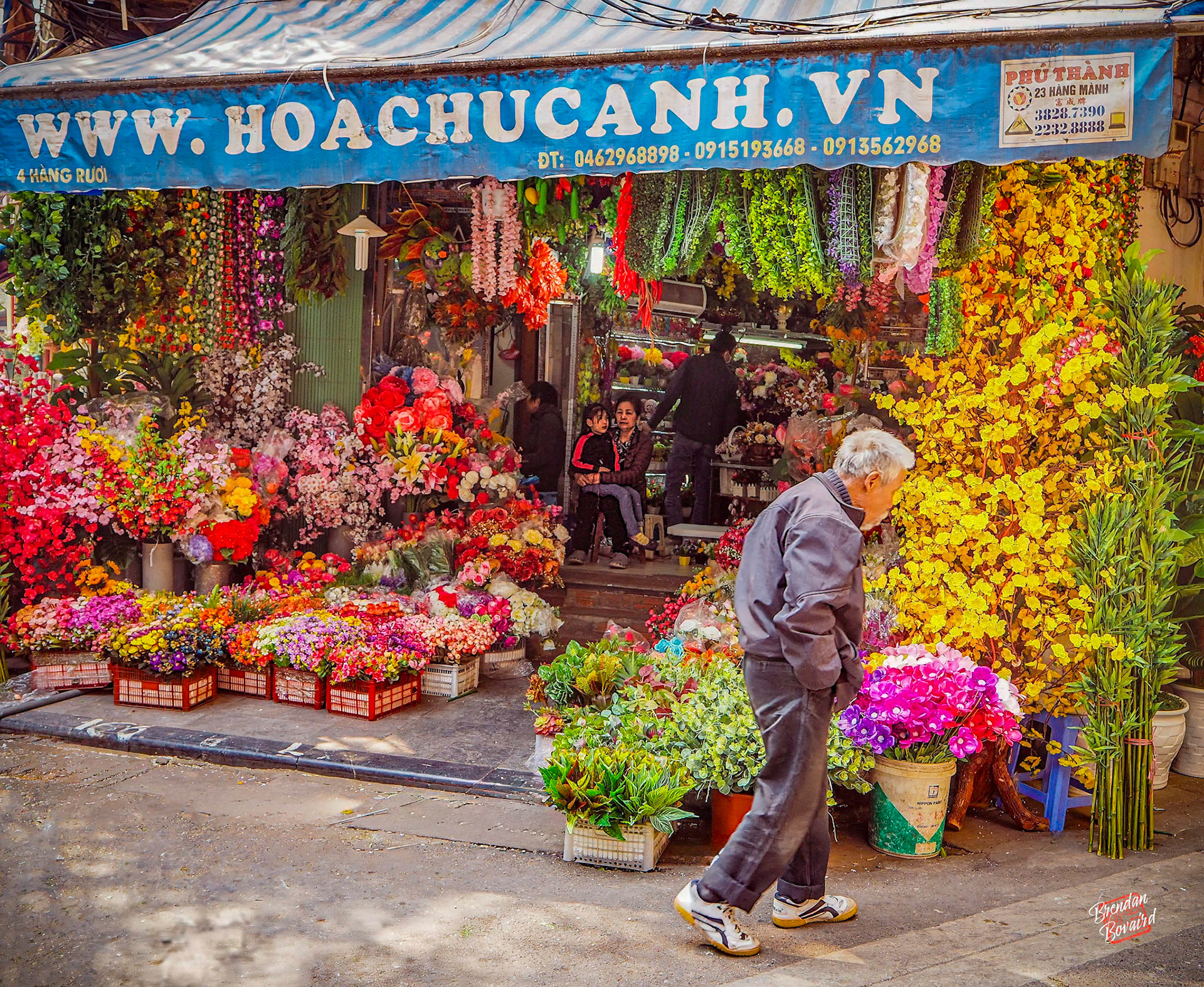 Hang Ruo'i' (Clam Worm Street)