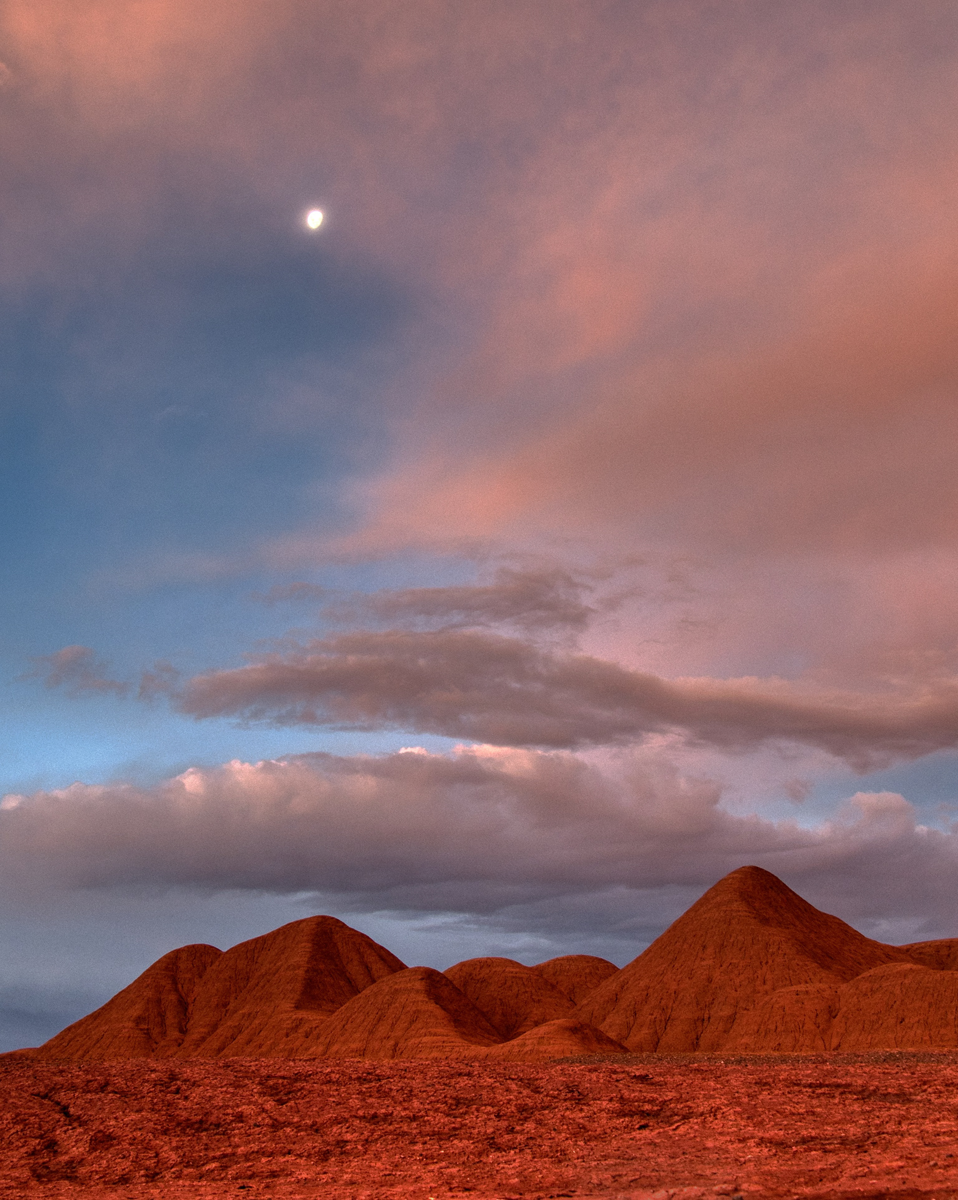 Moonrise over El Desierto del Diablo