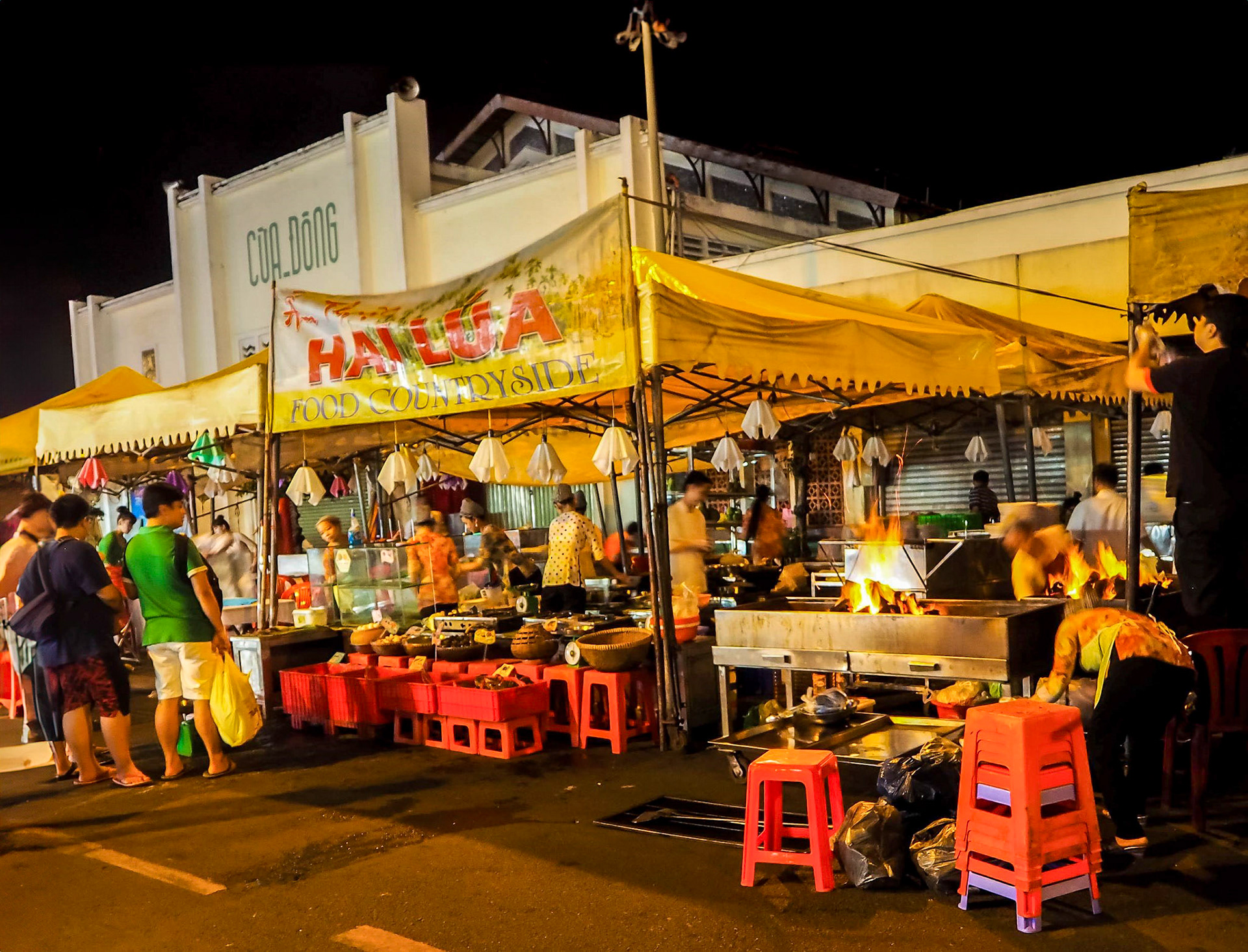 Hai Lua at the Night Market  (Ho Chi Minh City)