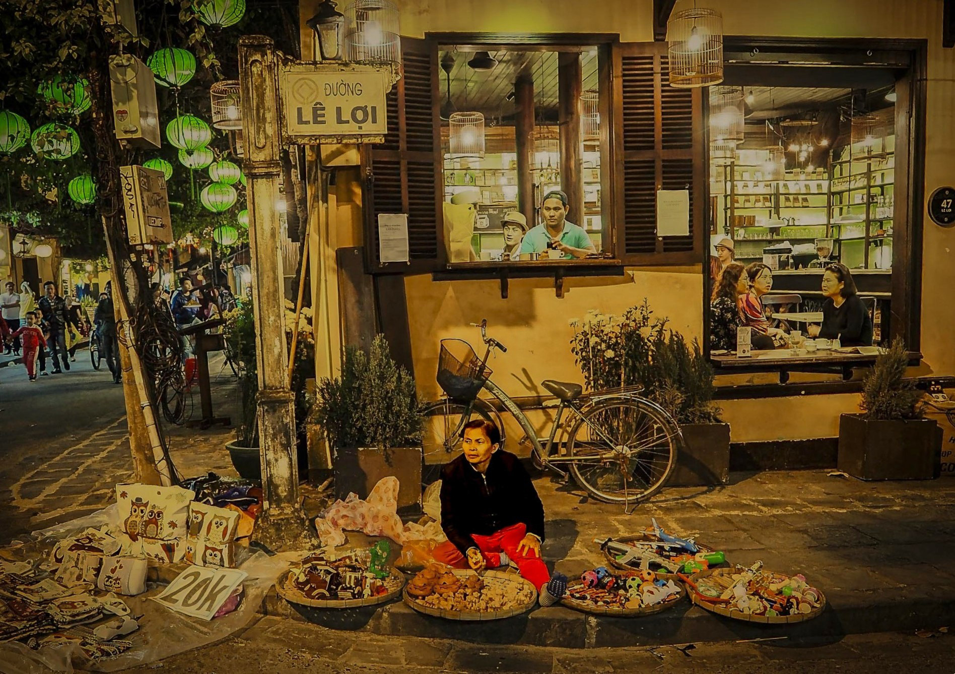 Along Le Loi Street (Hoi An)