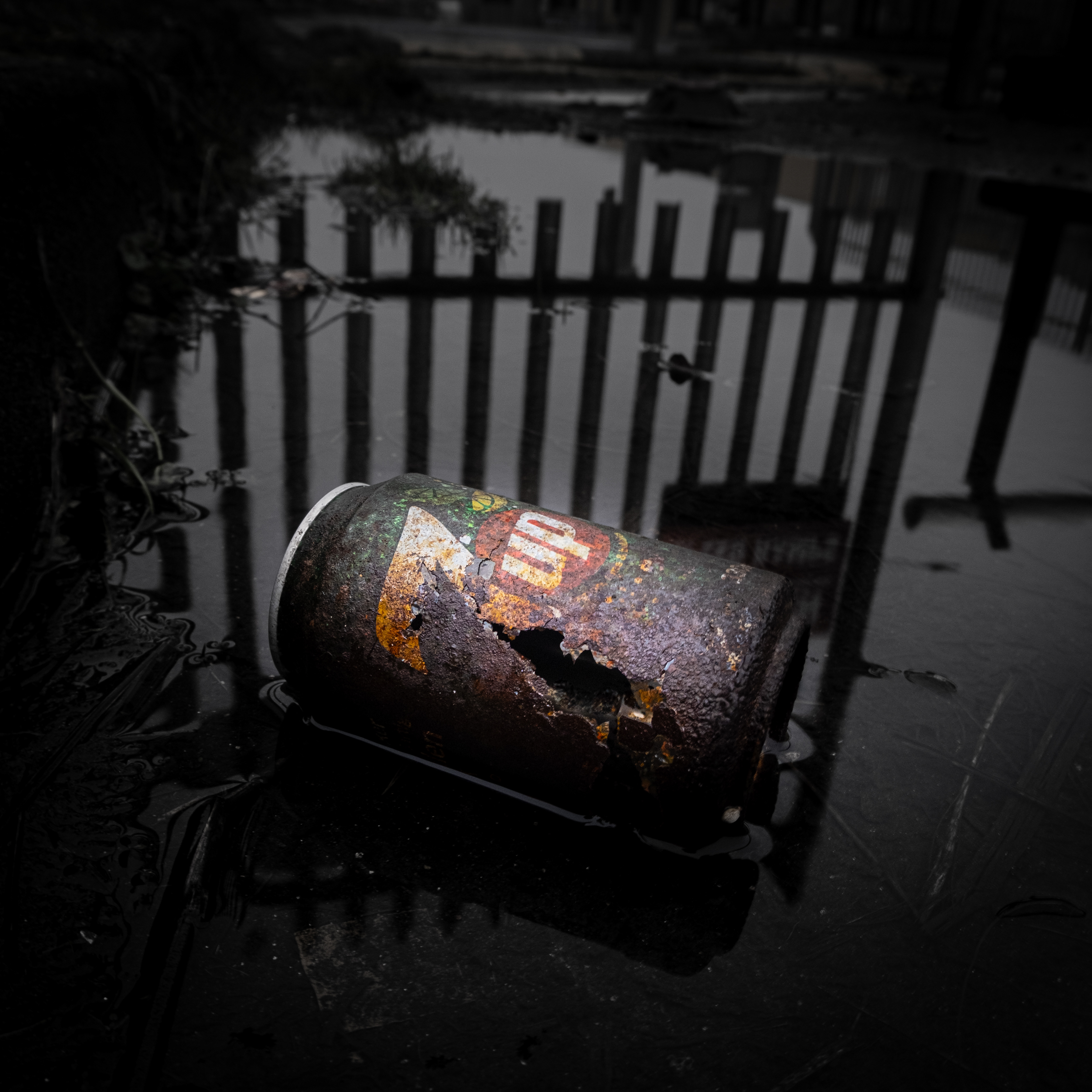 Rusty 7up can