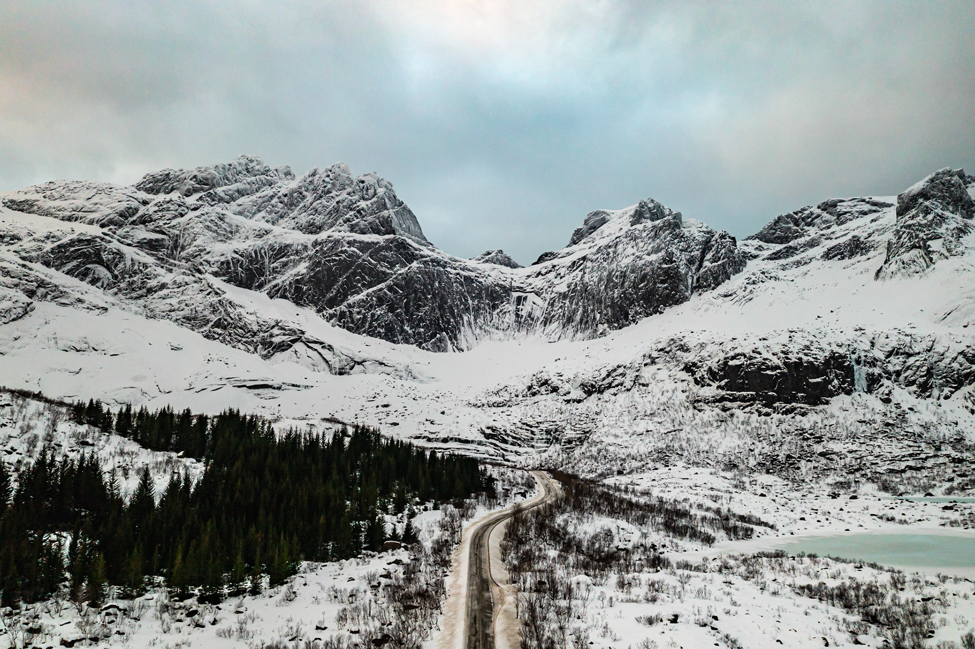 Flakstadøya Lofoten. Dronefoto.