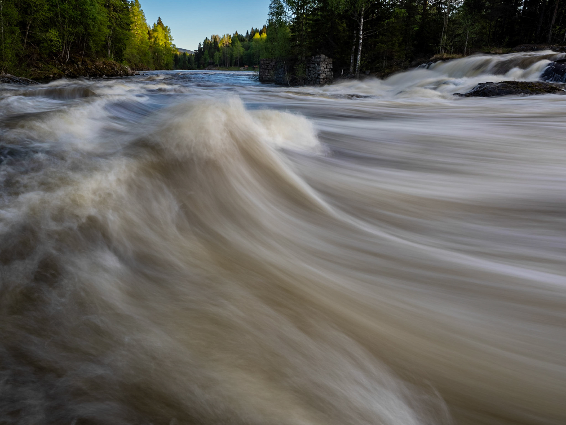 Stor vannføring i Lågen ved Kjærrafossen