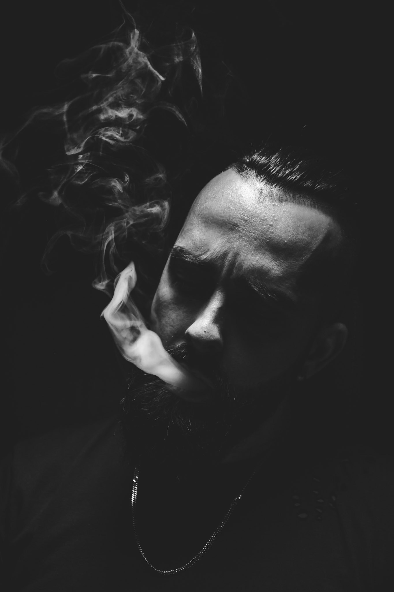 #portrait #portraits #blackandwhite #blackandwhitephoto #canonphotographer #canon #moody #smoke #czechphotographer #tamron #tamronlens #tamron1750 #fotokristek