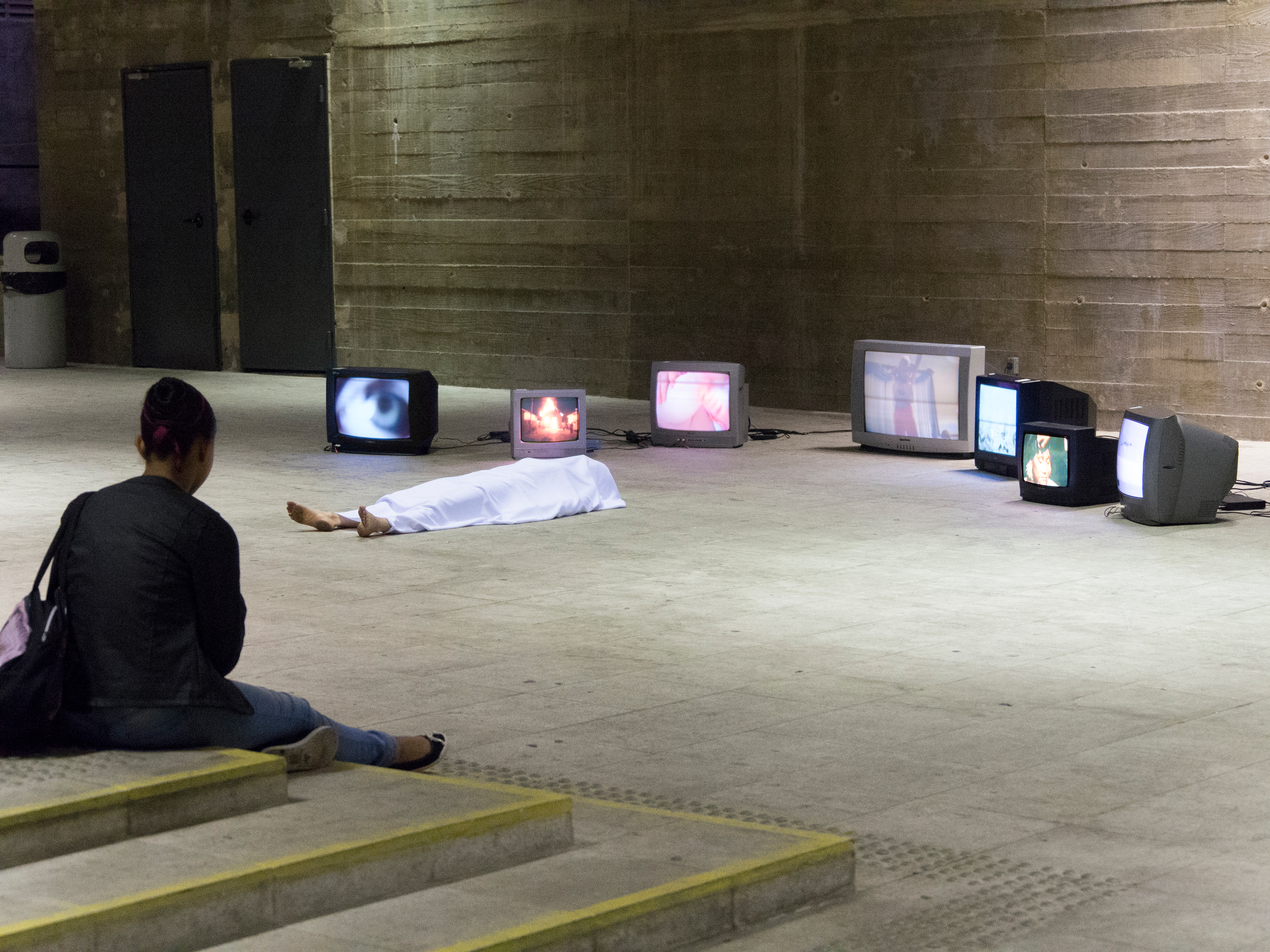 Bruna Mayer - arte vão livre praça das artes - Theatro Municipal de São Paulo - presença permeável