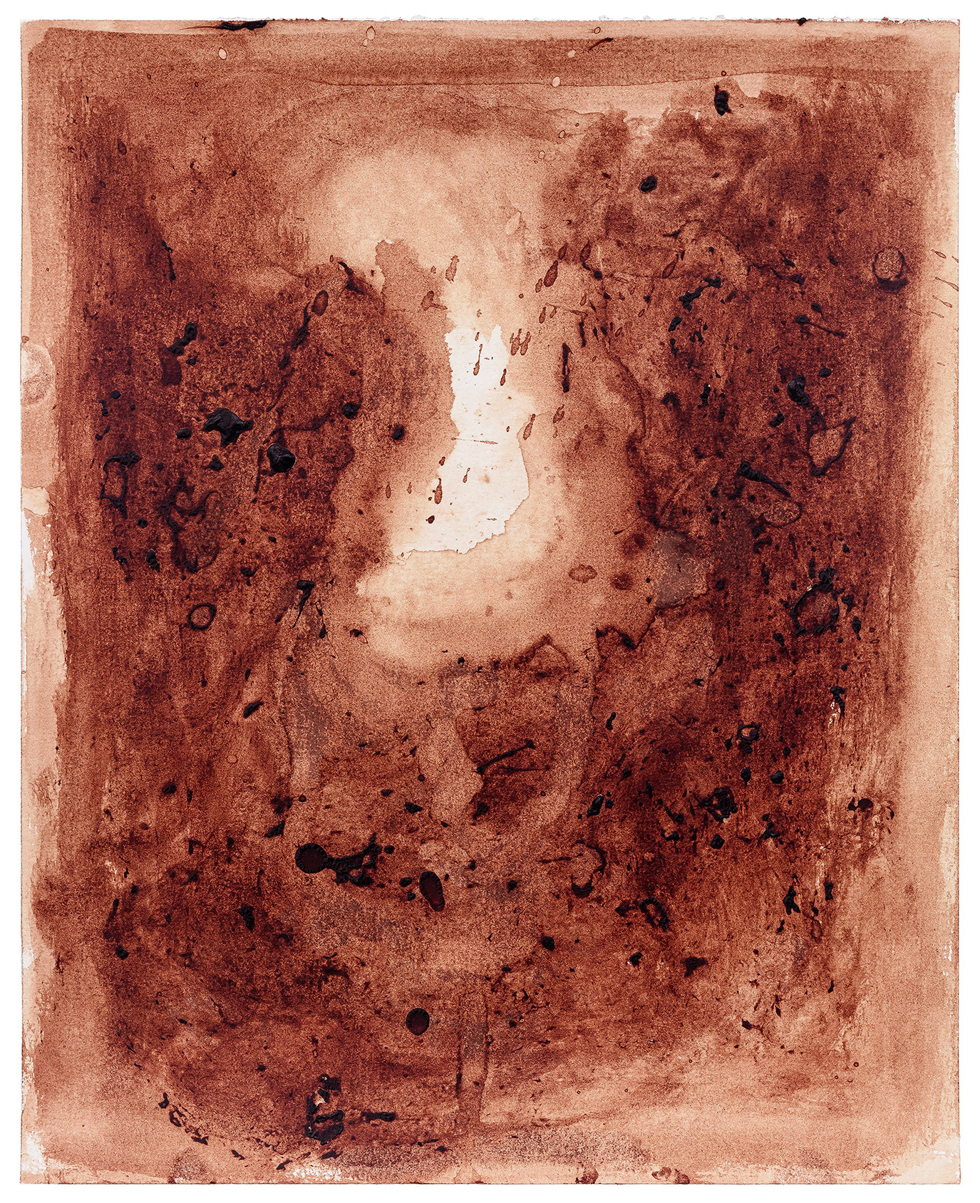 Para Ti, O Universo – série de pinturas feitas com sangue de uma perda gestacional. Pintura com centro claro e bordas densas em marrom escuro. For You, The Universe – series of paintings created with the artist’s blood from a pregnancy loss. Painting with a light center and dense dark-brown edges.