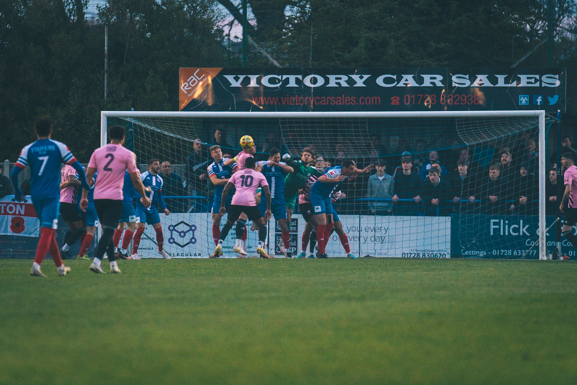 away team applying pressure from set piece