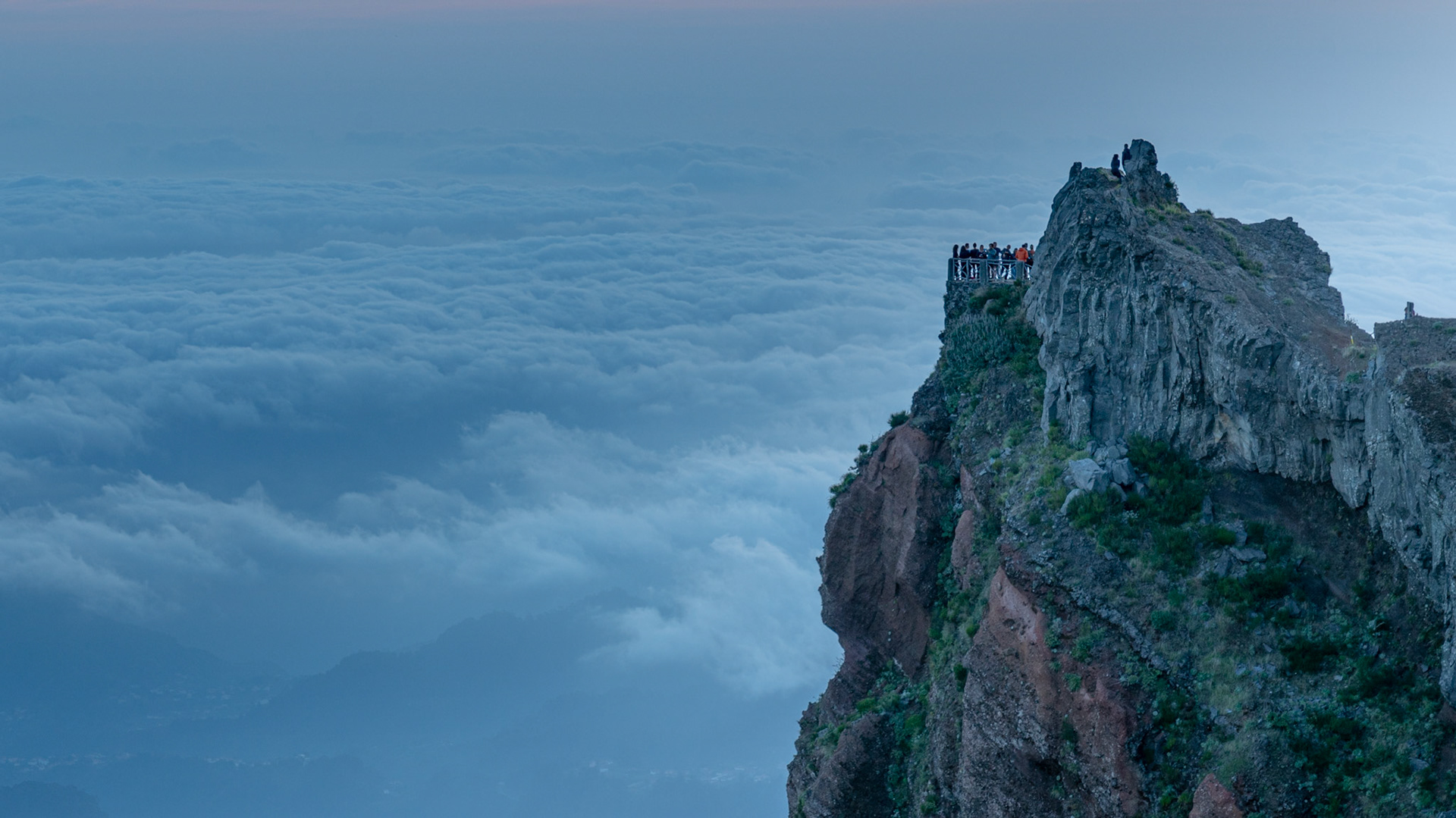 Walk from Pico do Arieiro to Pico Ruivo