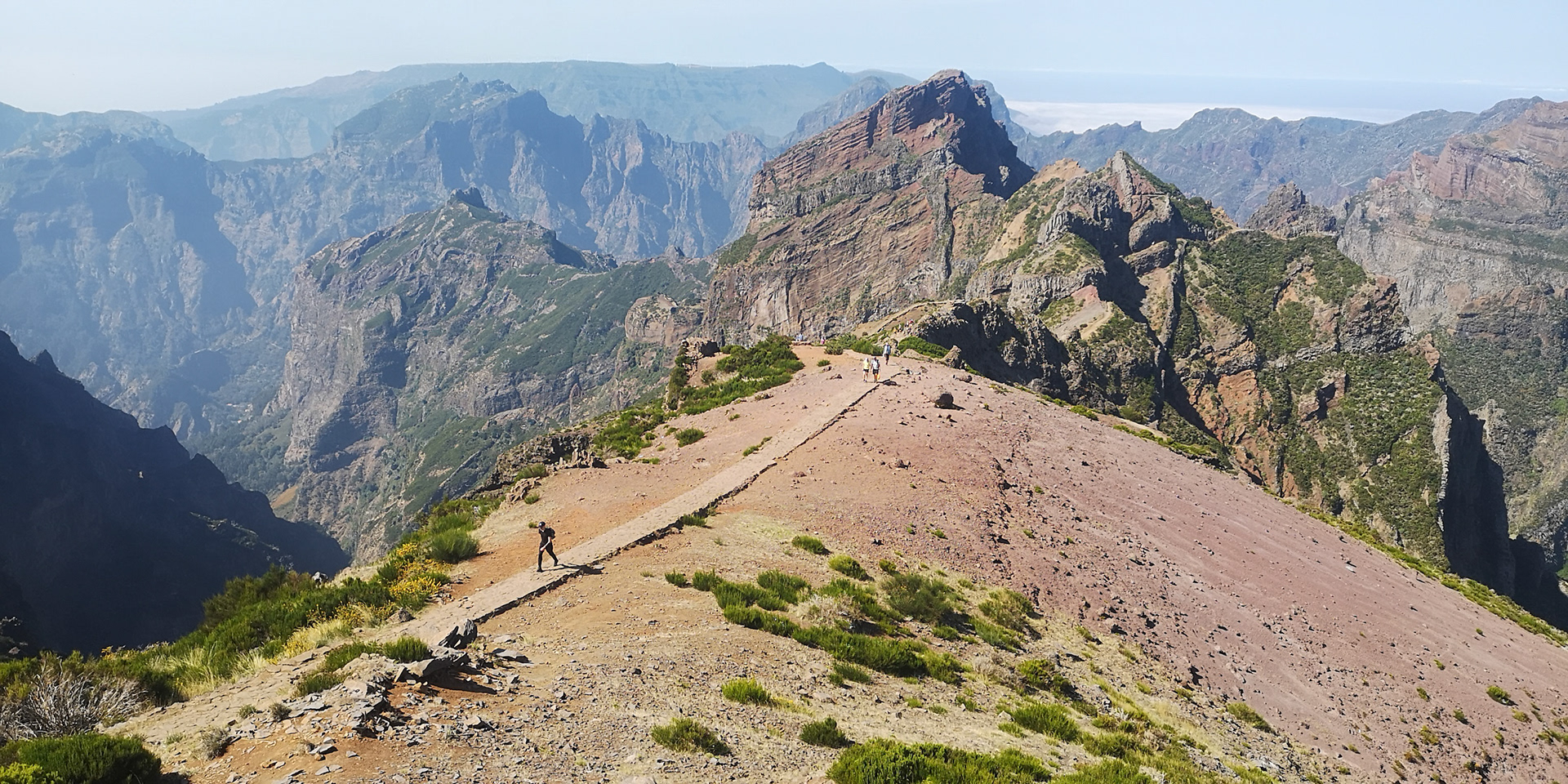 Walk from Pico do Arieiro to Pico Ruivo