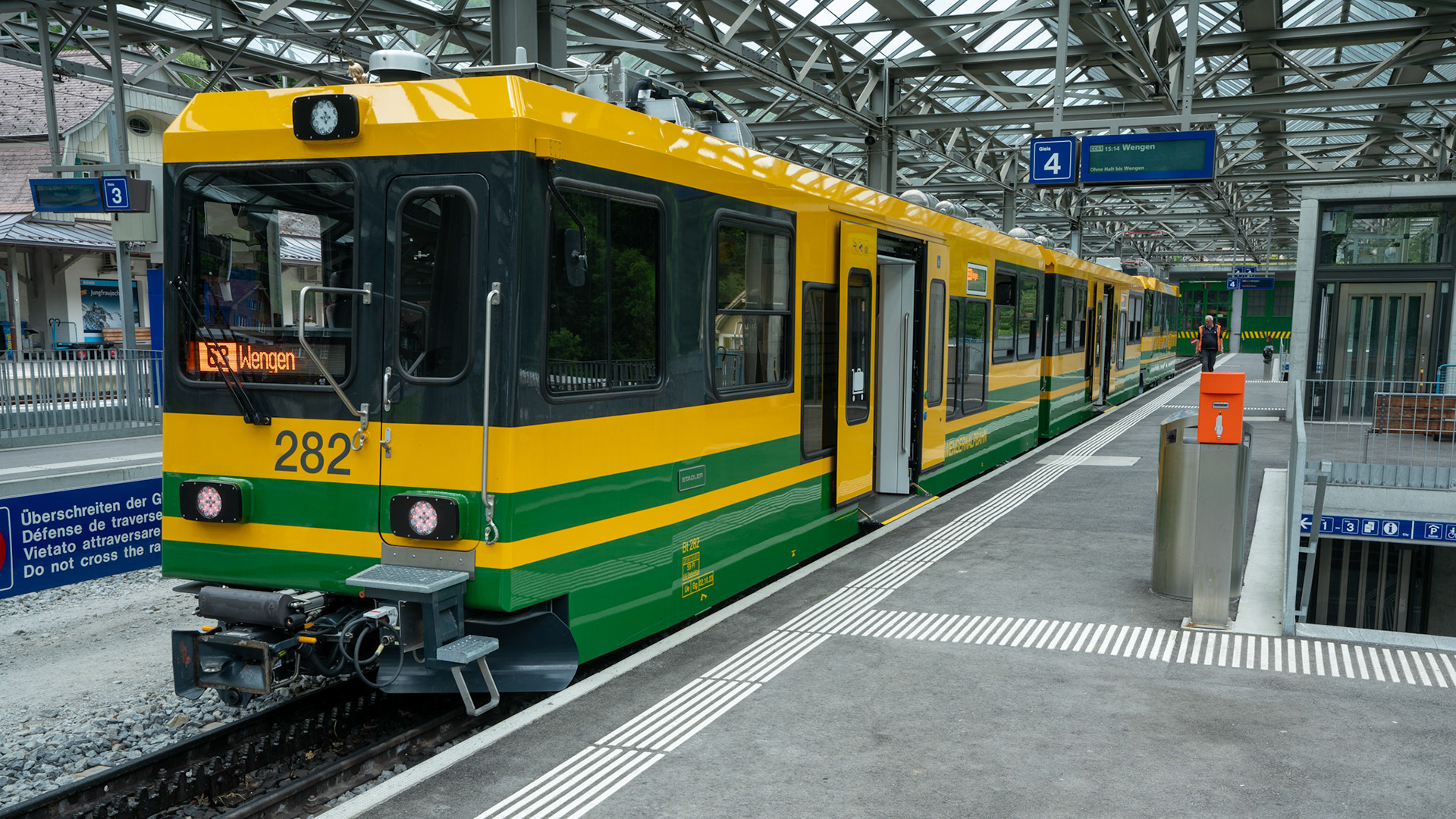 Shiny Lauterbrunnen to Wengen train