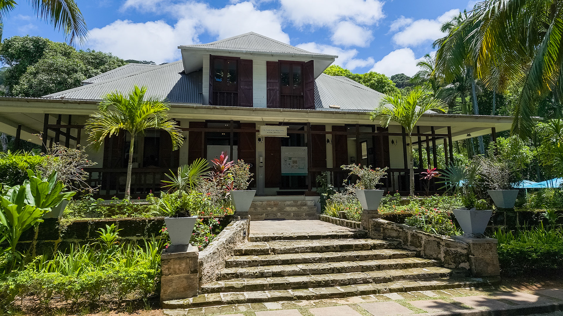 Takamaka Rum Distillery