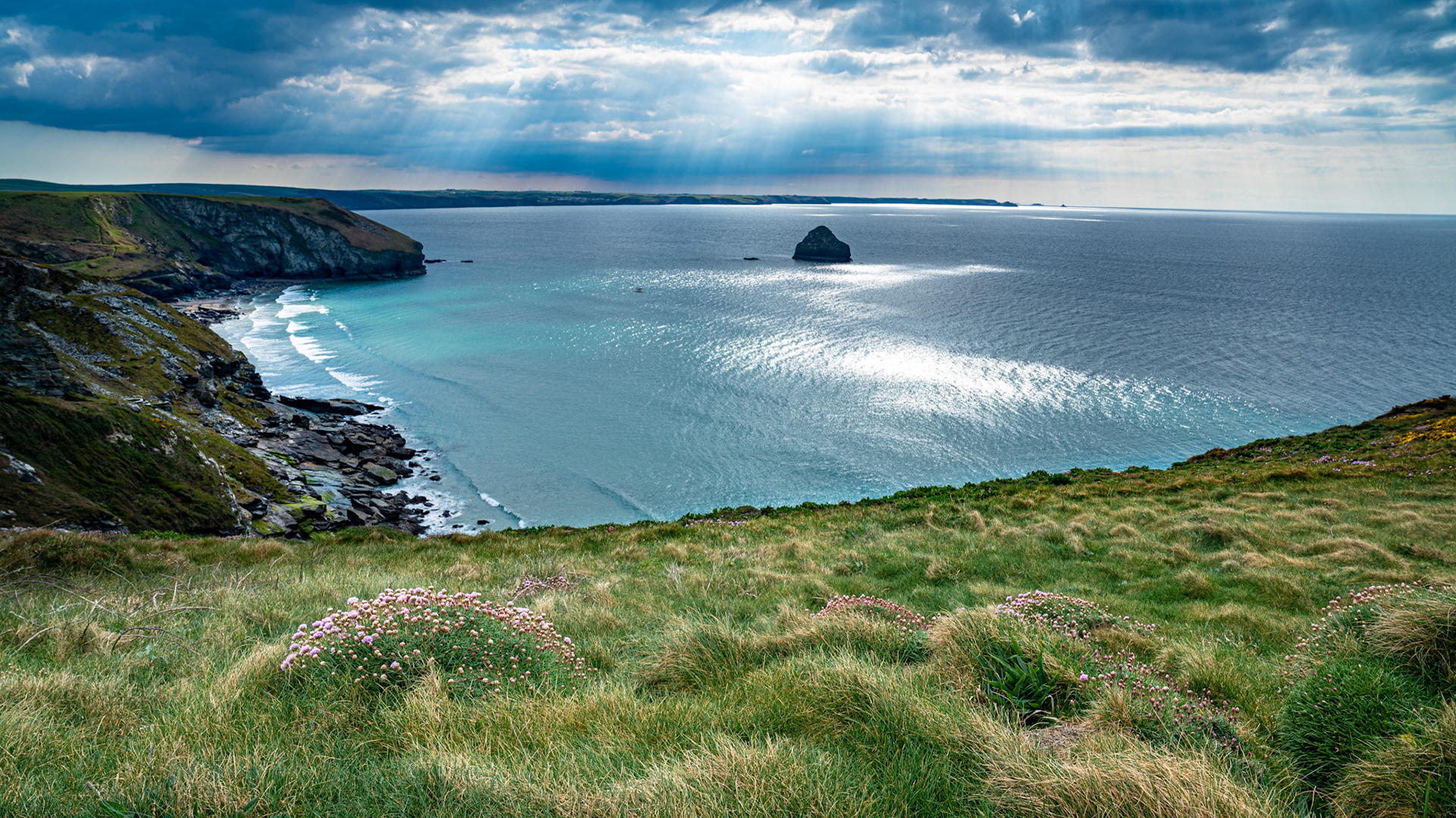 Gull Rock off Trebarwith Strand