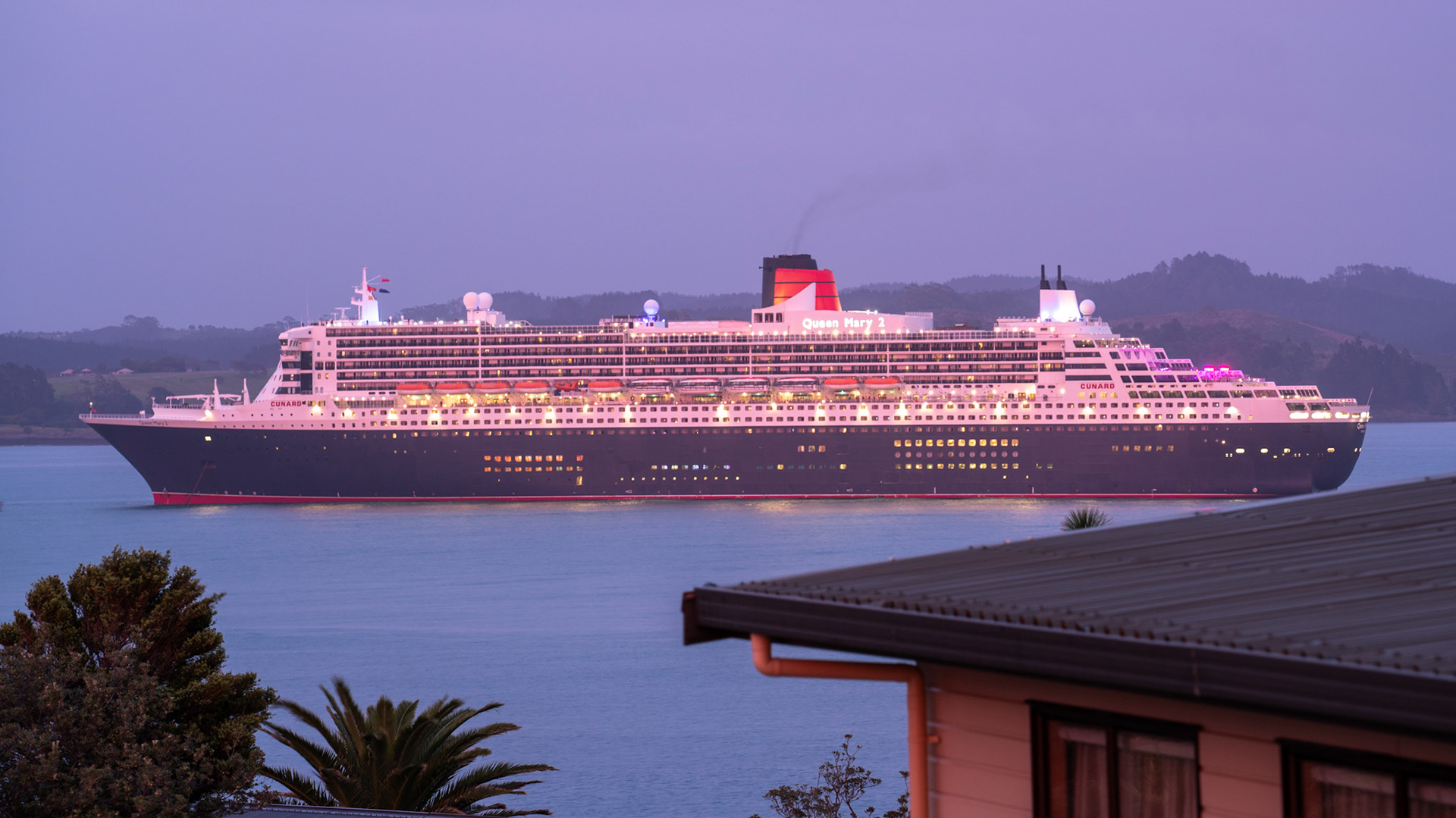 Queen Mary 2 at Russell