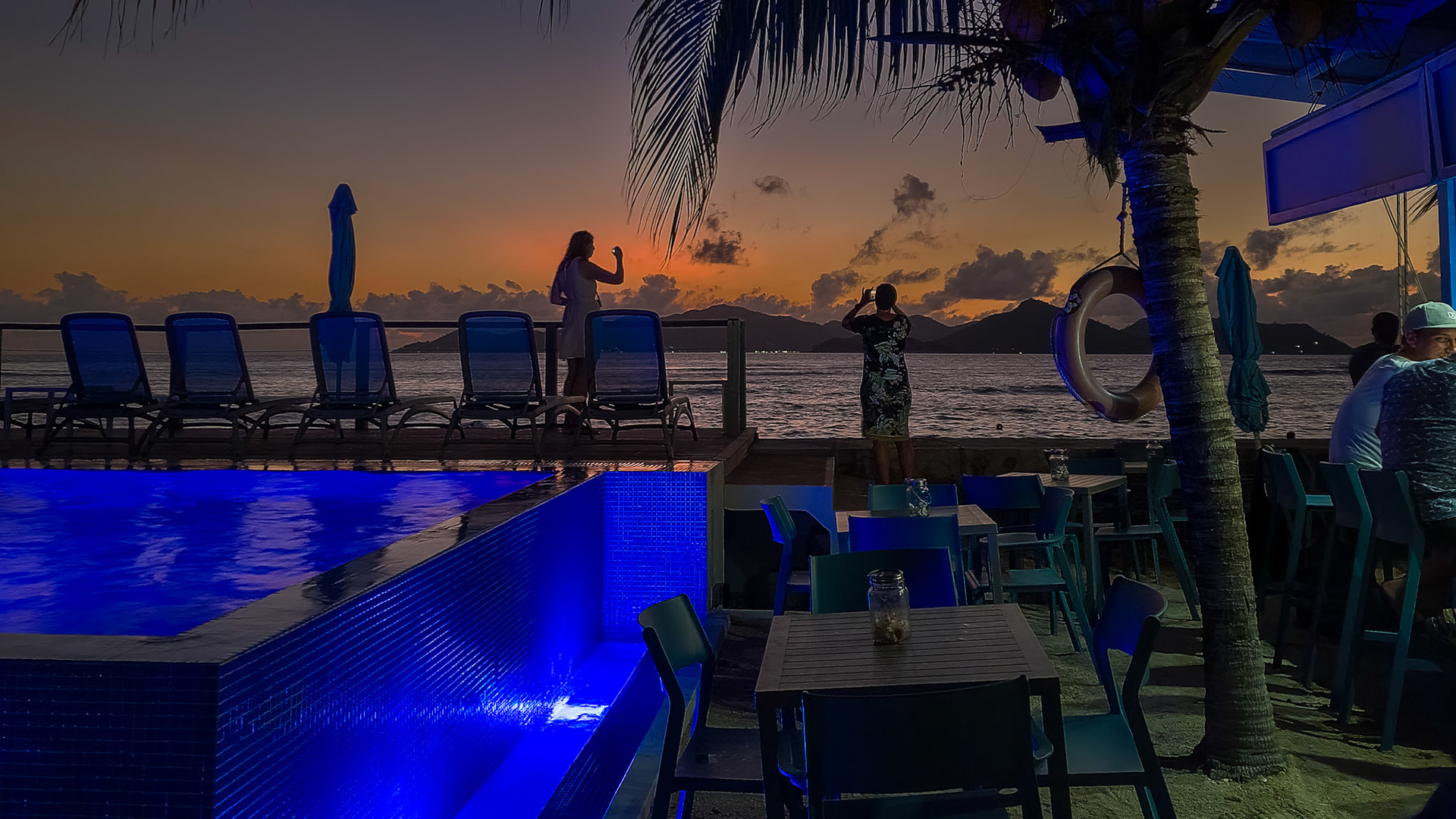 Pool and cocktail bar at Le Nautique hotel, La Digue
