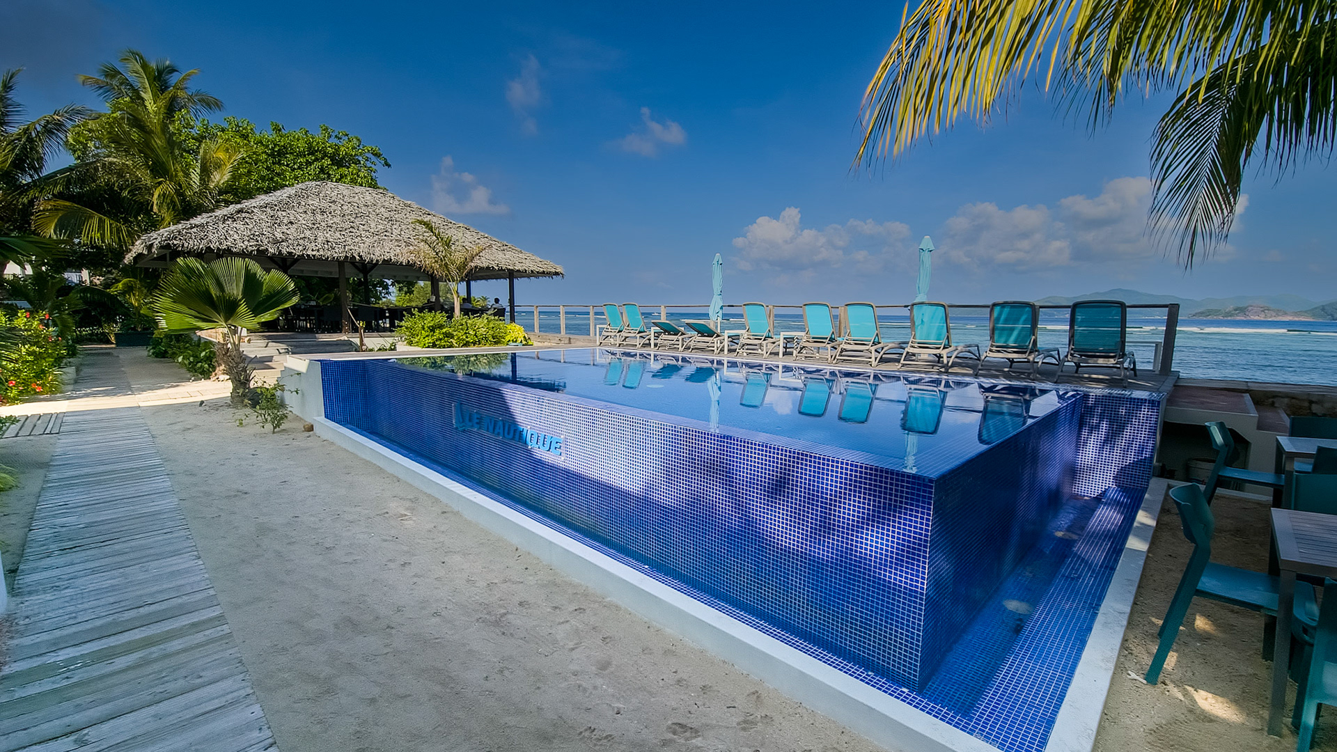 Le Nautique hotel pool and restaurant