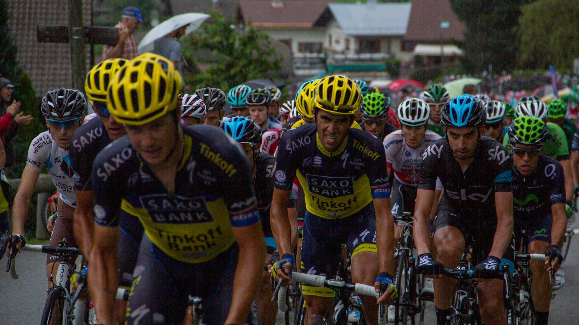 Alberto Contador, hammering down!