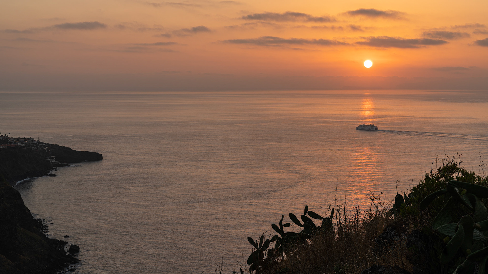 Sunrise at Christo Rei