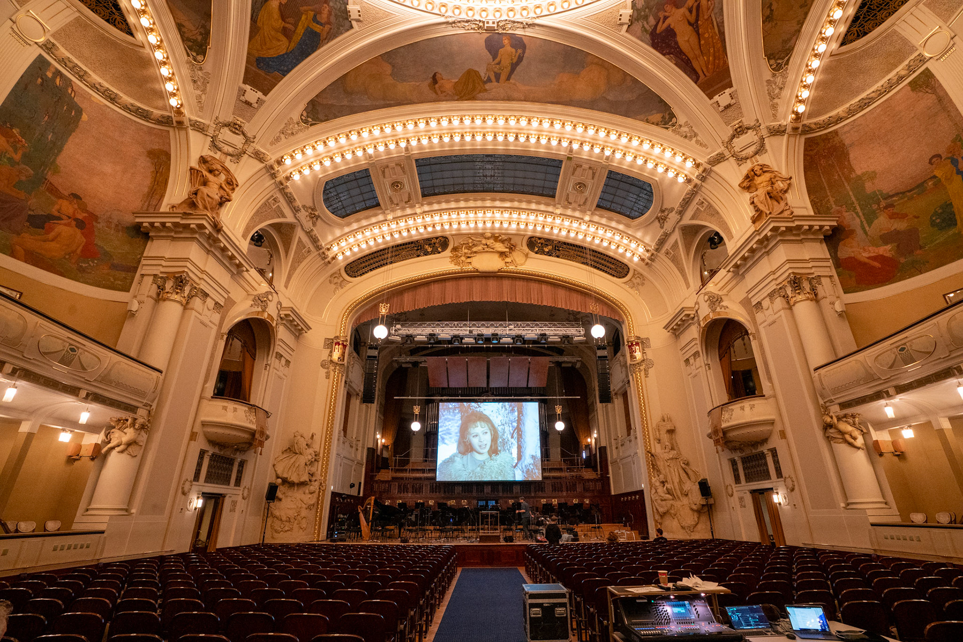 Smetana Hall, Municipal House