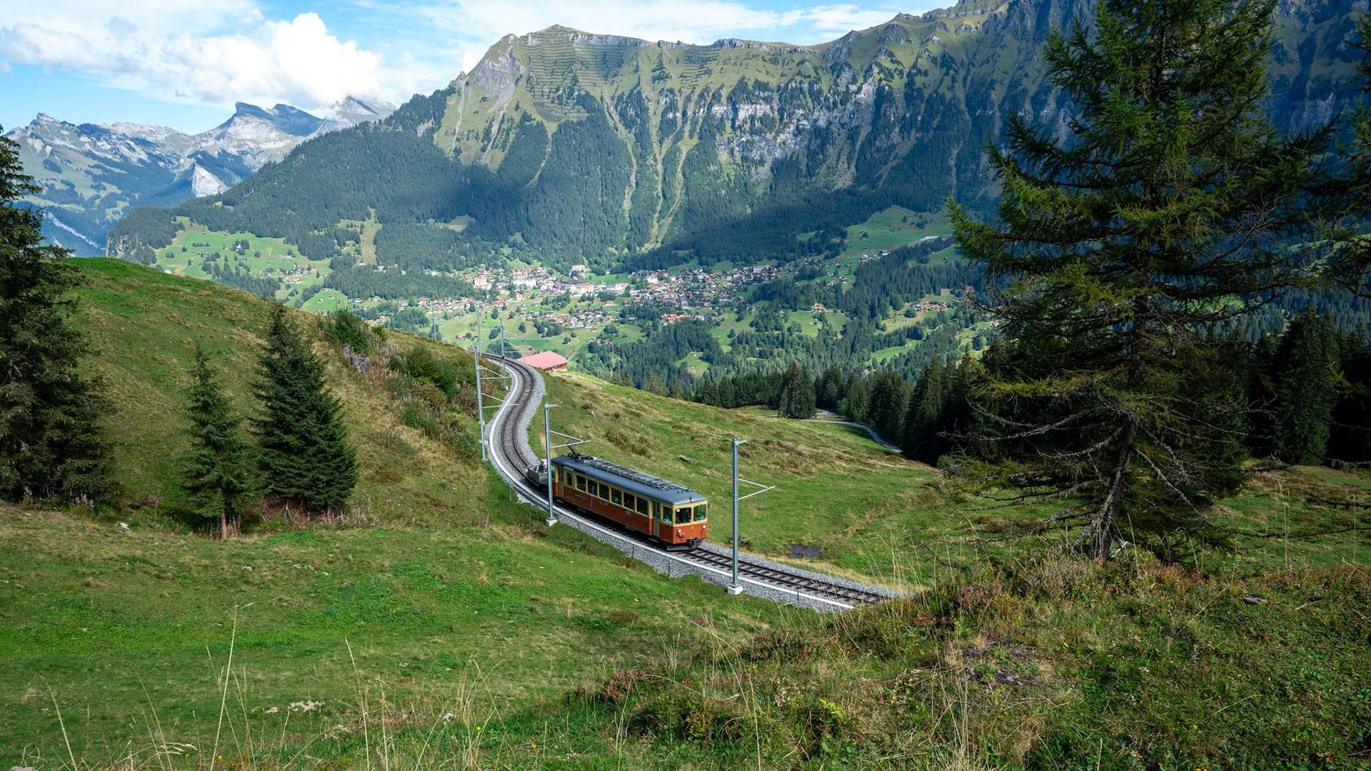 Train shuttling between Grutschalp and Murren