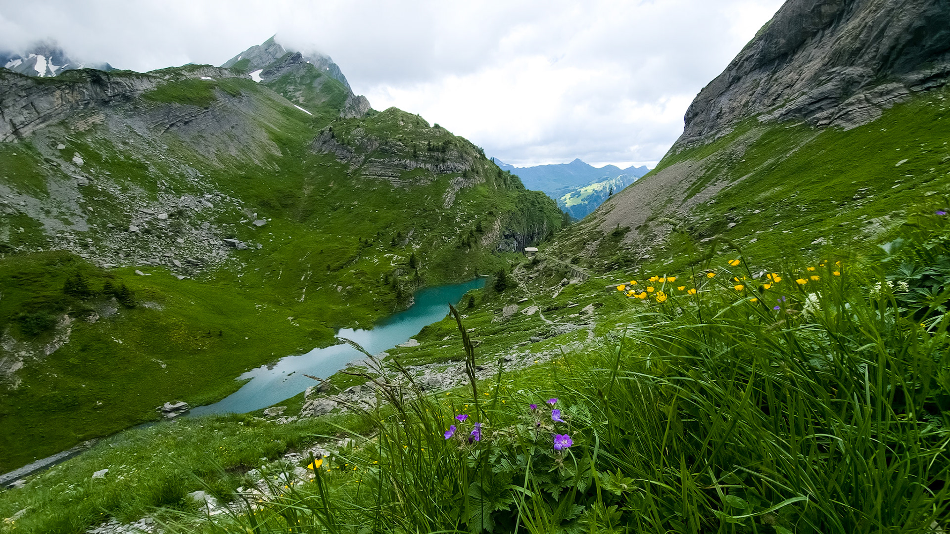 Hiking up to Cabane de Susanfe