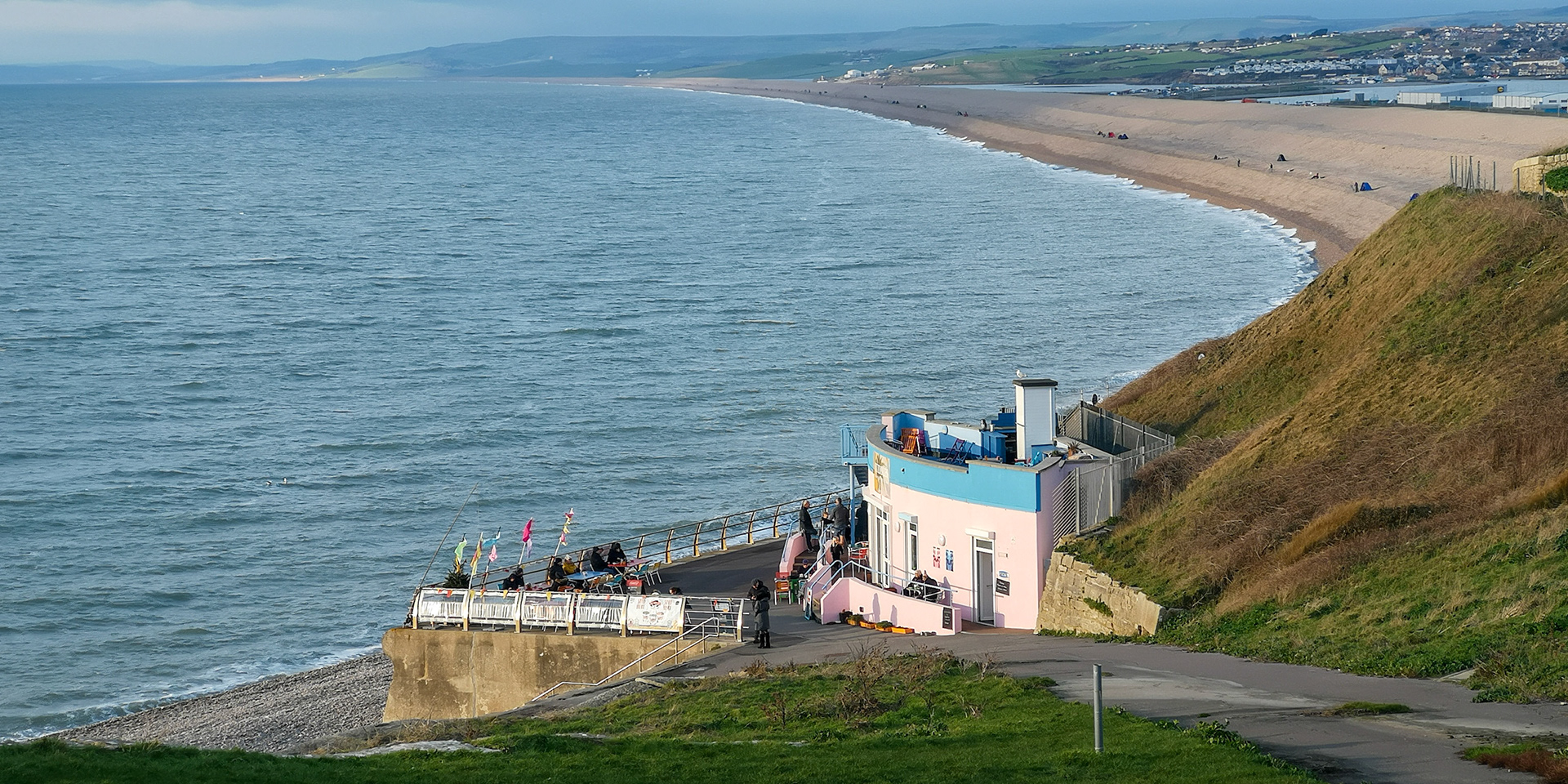 Quiddles cafe, Chesil Beach in the background