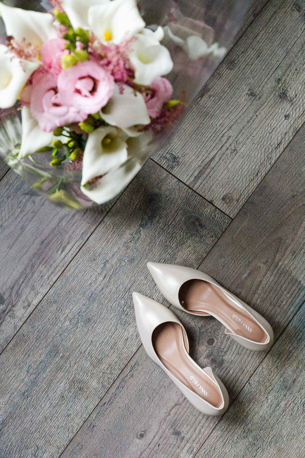 Wedding photographer Rotterdam capturing the details of the wedding.