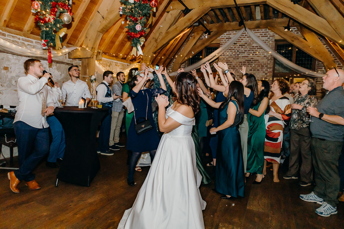Bachelorettes catching the flower bouquet at the Rotterdam wedding.