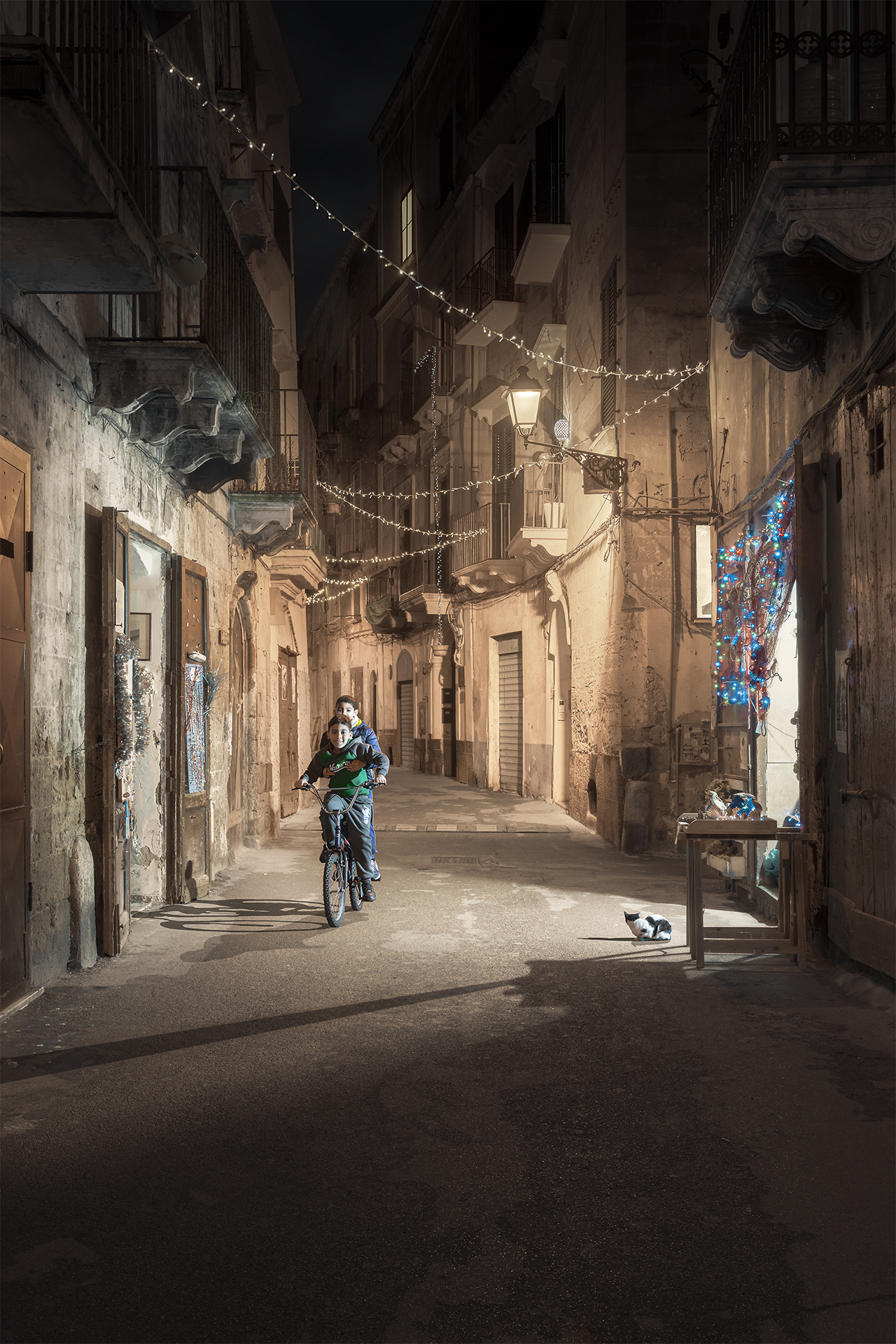 CITTÀ VECCHIA - VIA DUOMO - BIMBI IN BICICLETTA