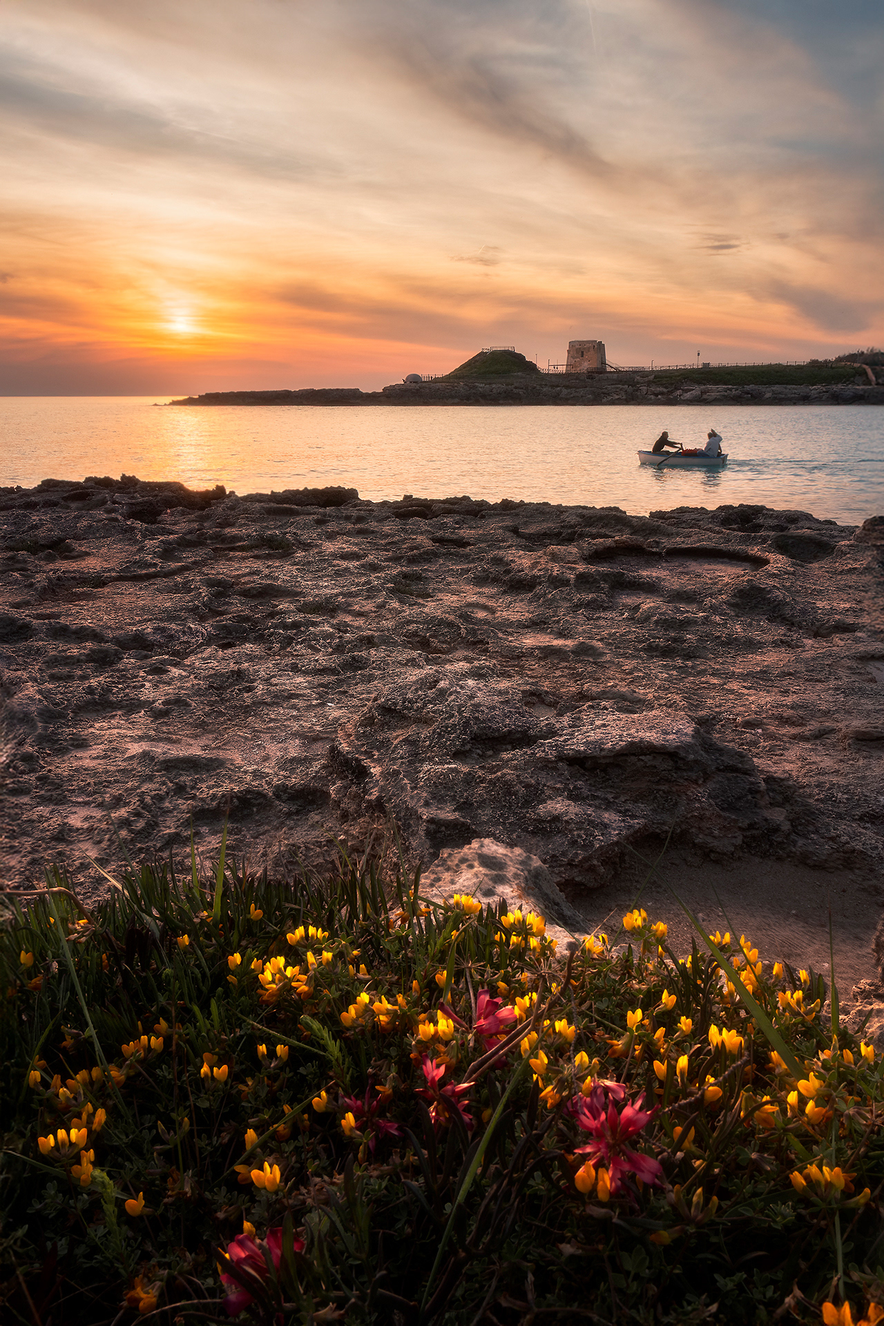 Taranto - Spiaggia Porto Pirrone con vista su Torre Saturo