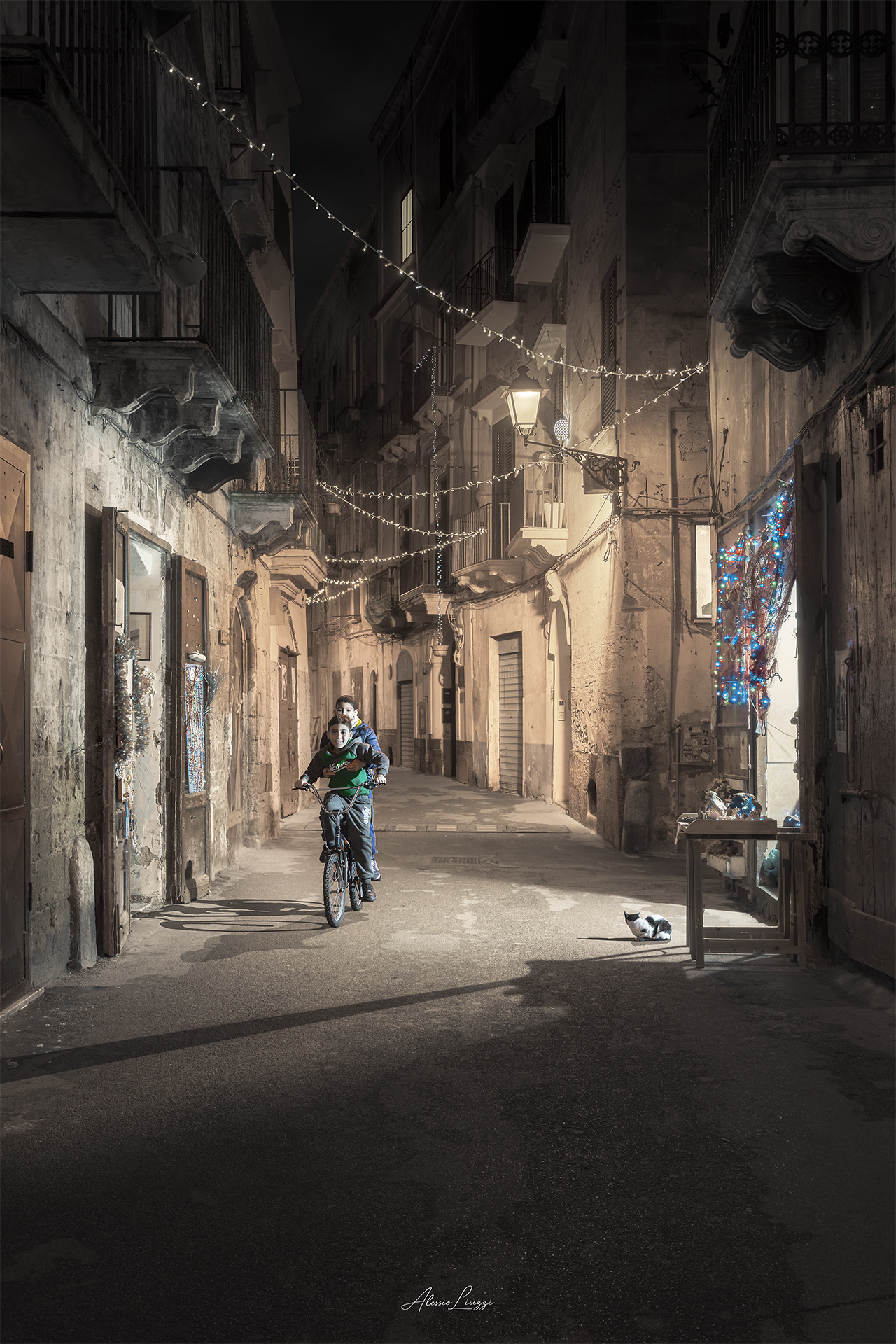 CITTÀ VECCHIA - VIA DUOMO - BIMBI IN BICICLETTA