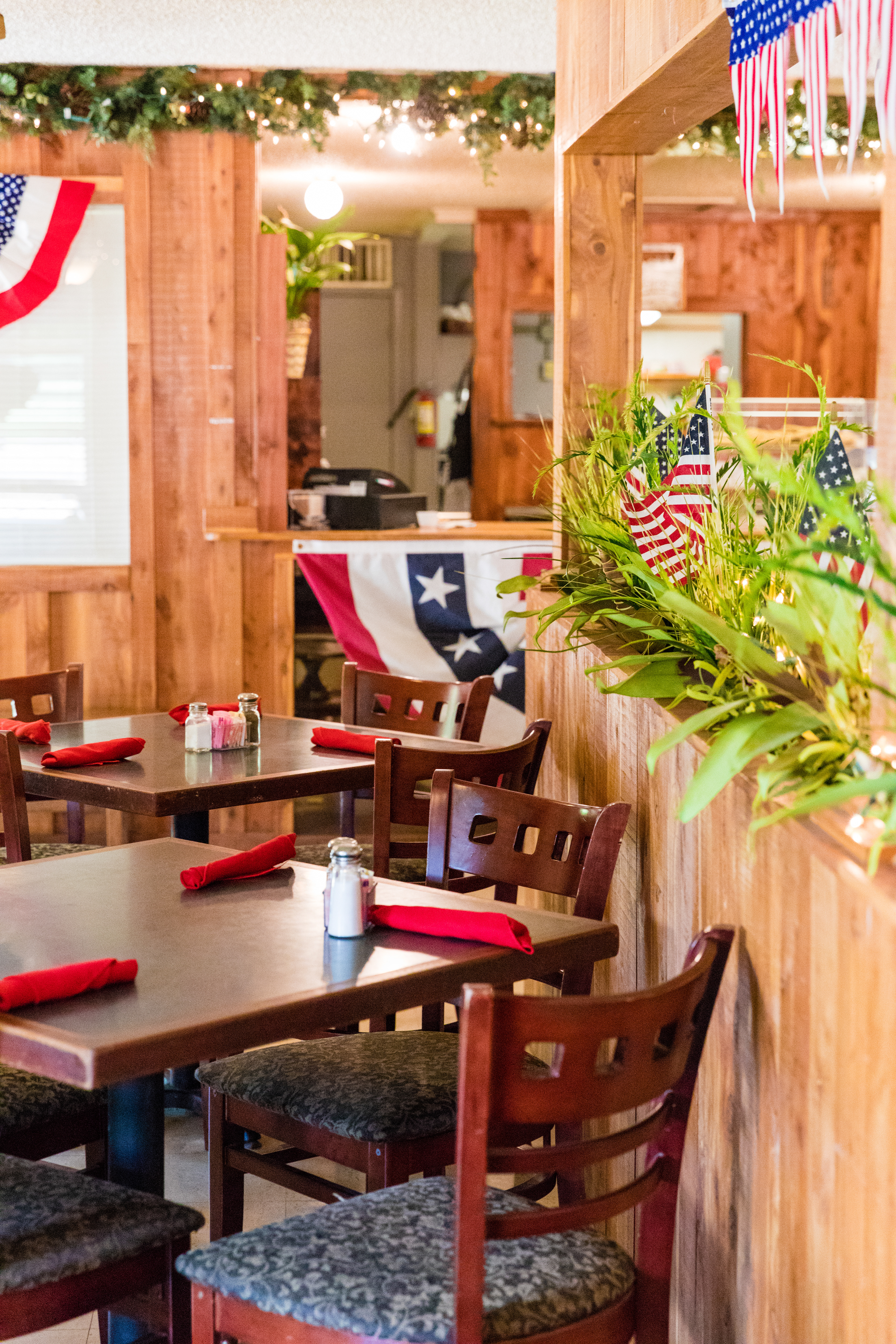 Deeleon's Fine Dining (Wells, TX) 2018 July Issue