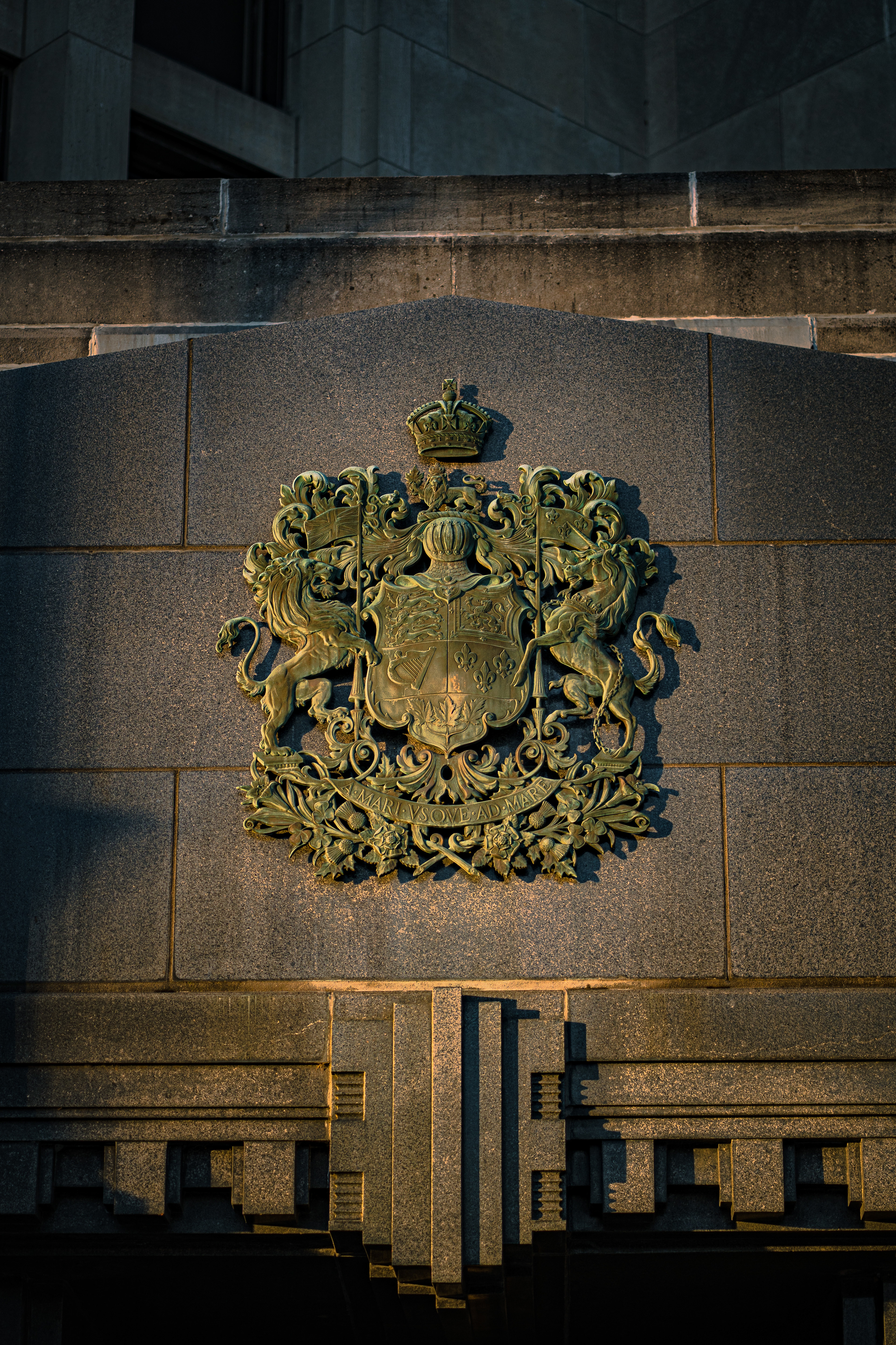 DOMINION BUILDING EMBLEM