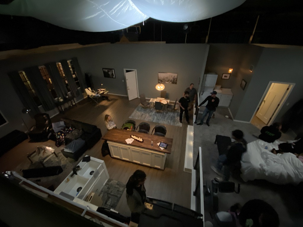 Set Decoration for Manhattan Apartment in Mr. Manhattan