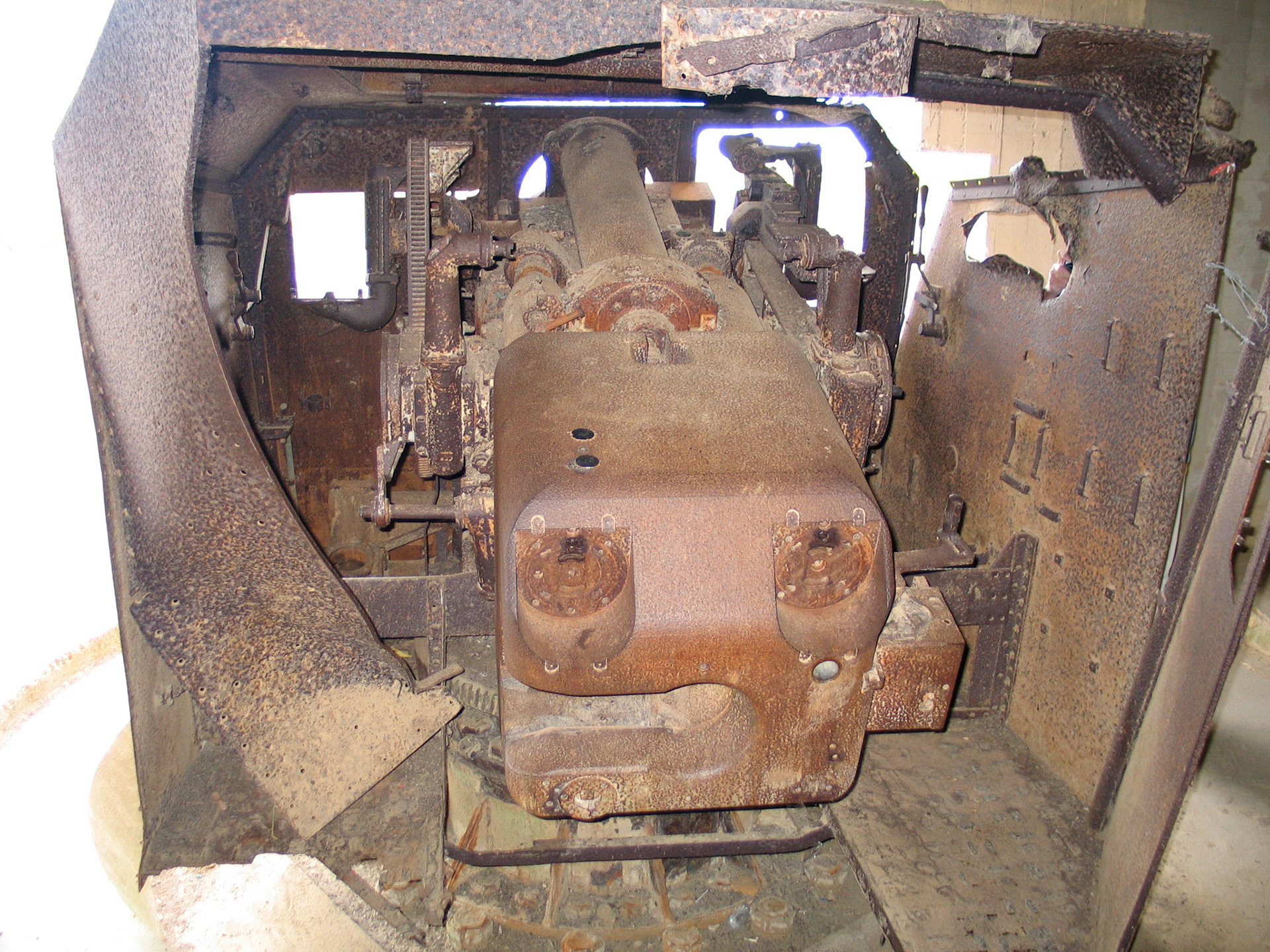 Longues-Sur-Merin tykkikasematteja