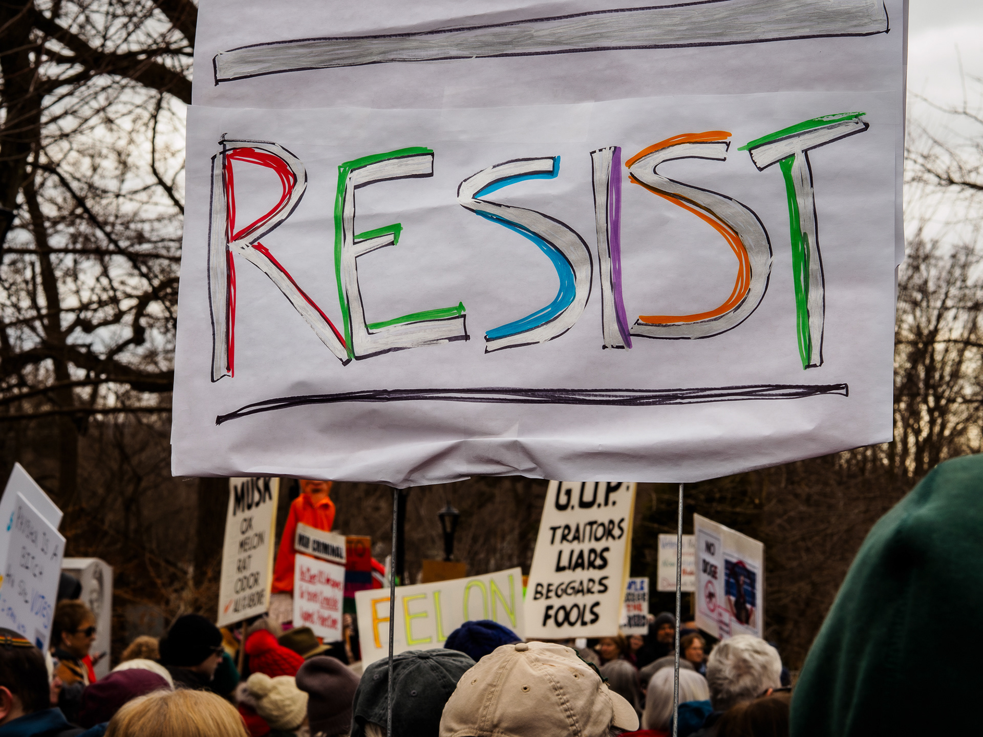 resist!