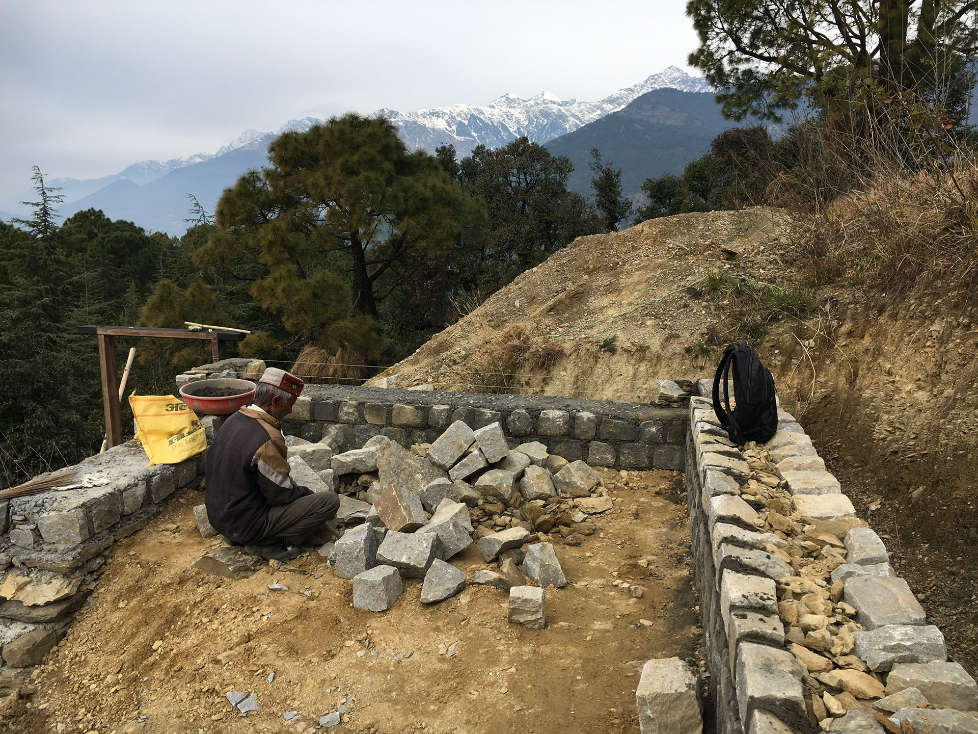 Laying stone plinths
