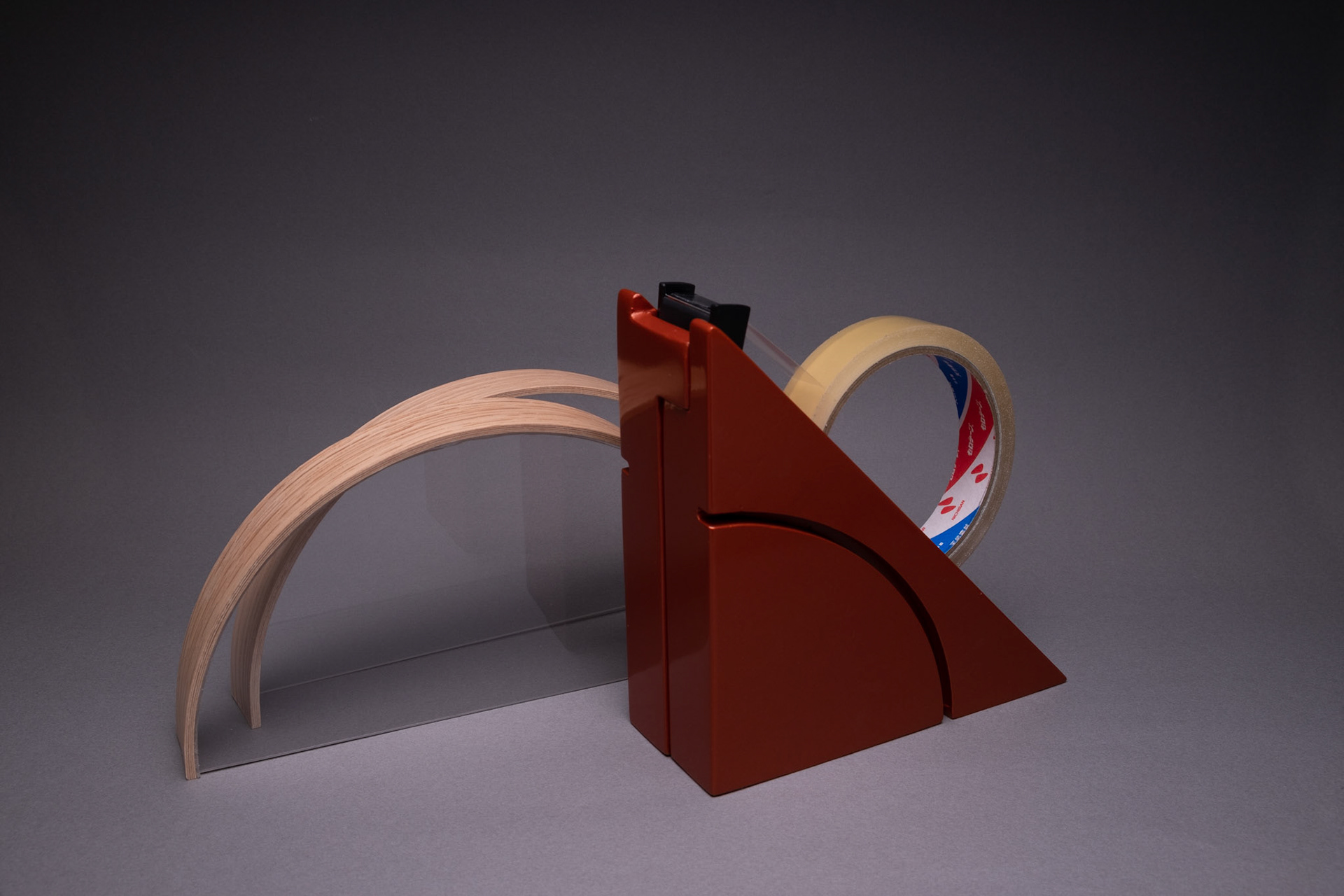 本体と蓋はマグネットで閉じているため、テープの交換もスムーズ