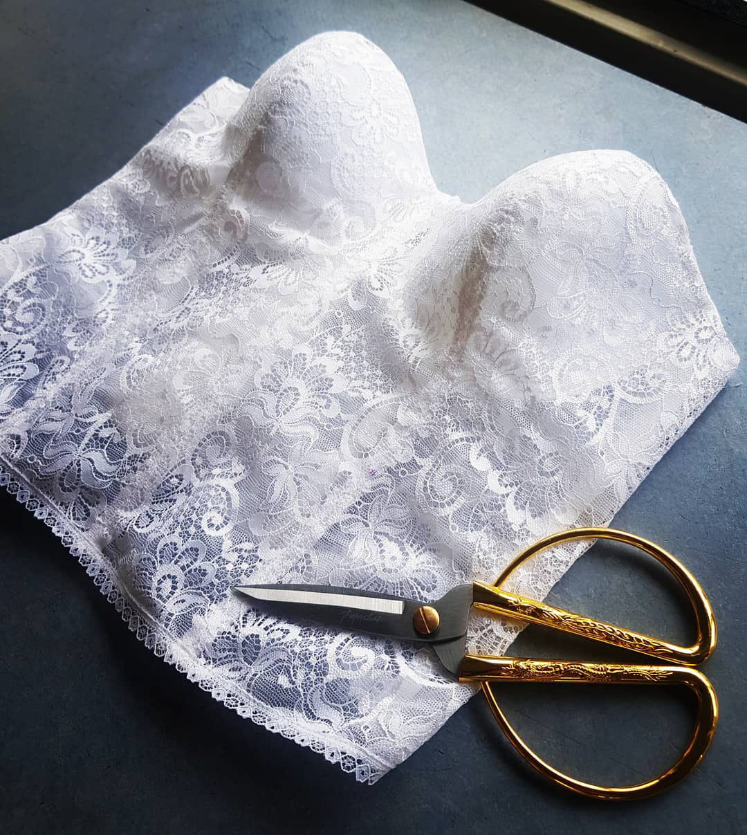 (Machinist) Lace bustier
