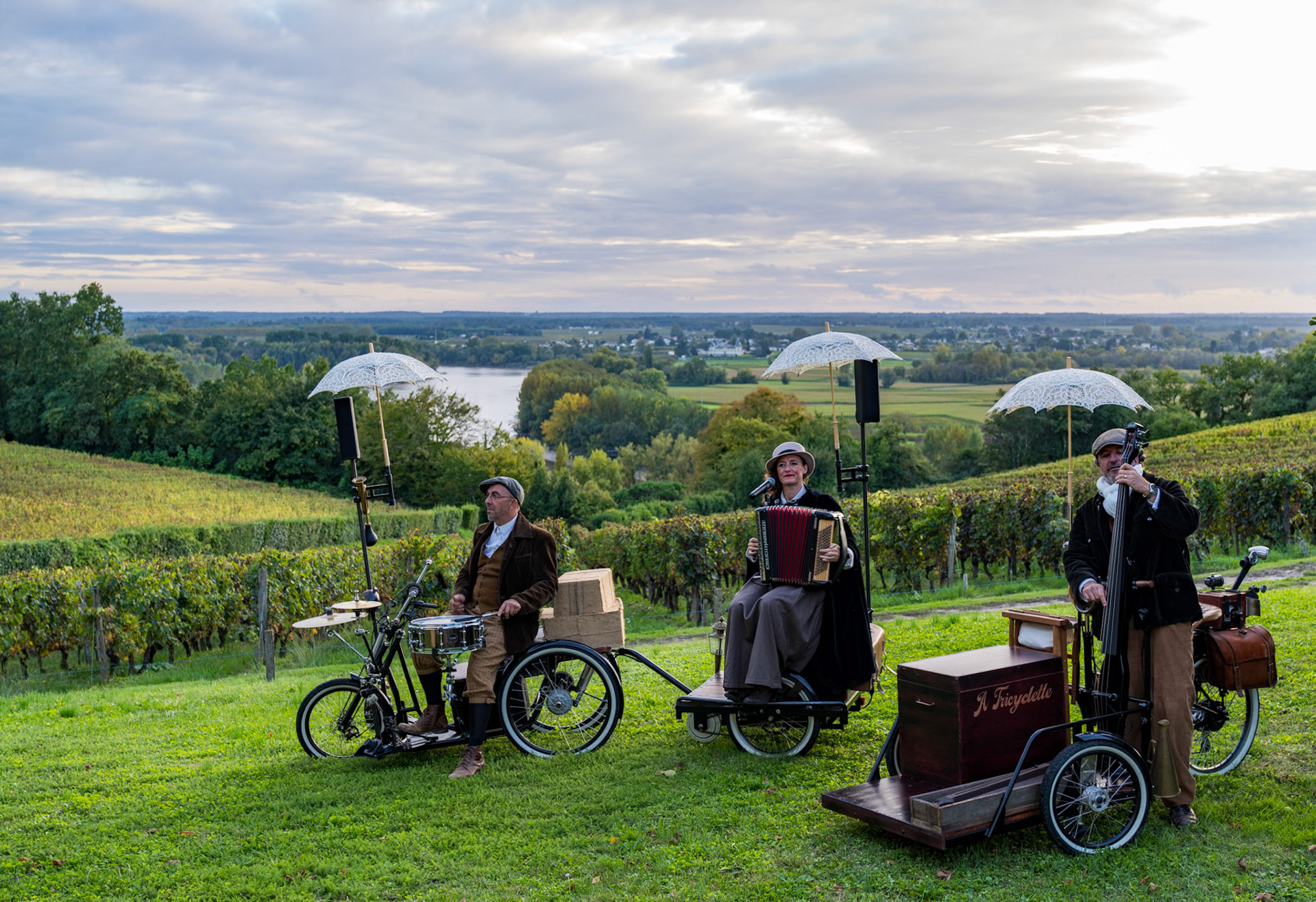 A Tricuclette music group performing at Château Biac in Cadillac shortly after harvest