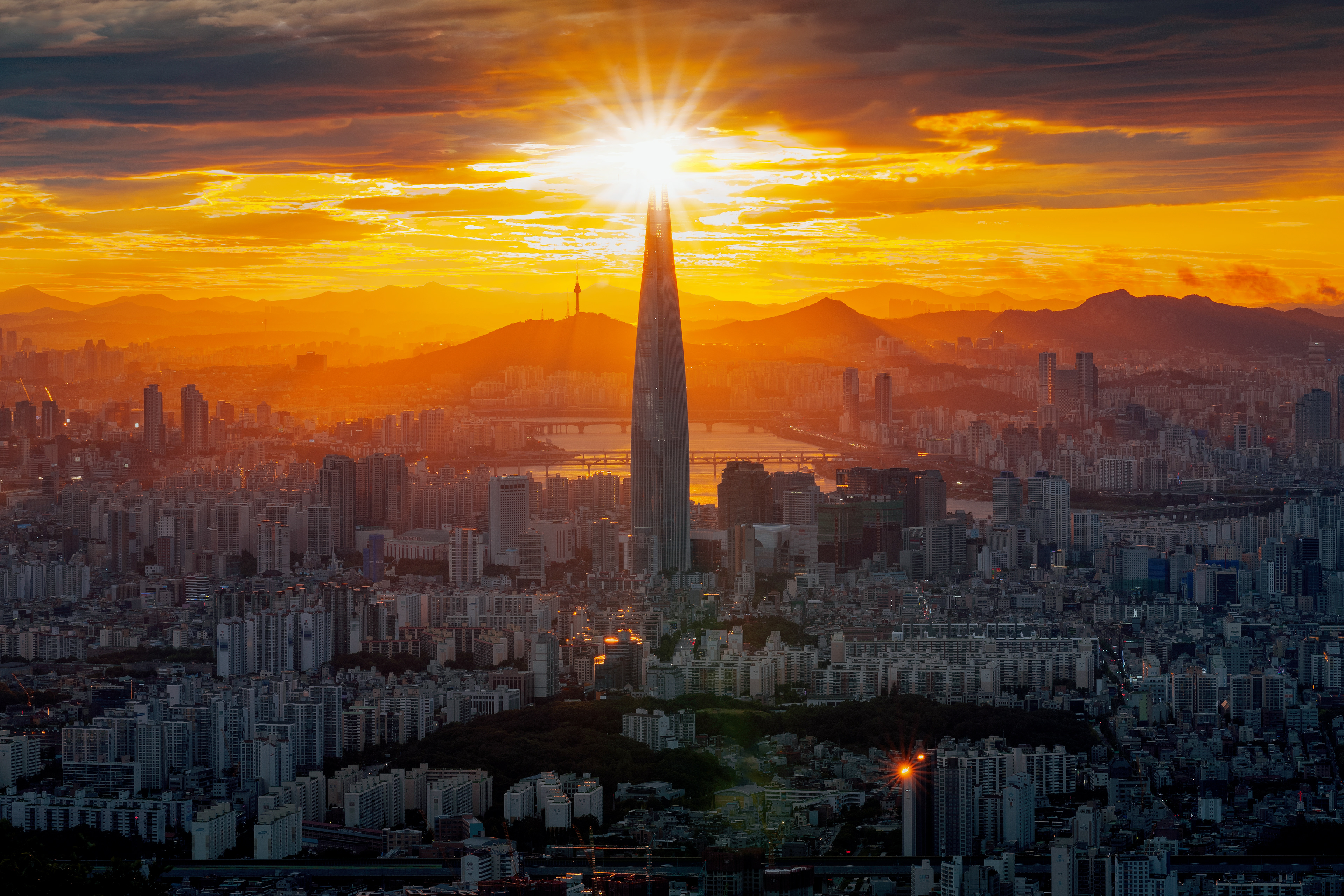 The July Sunset, Lotte World Tower