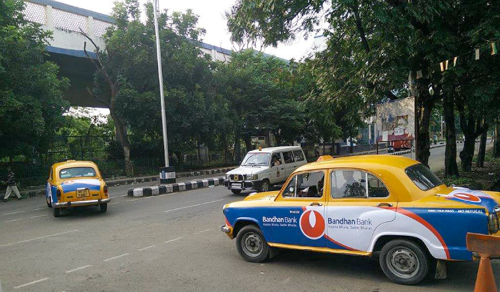 Cabs at Airport area with passengers