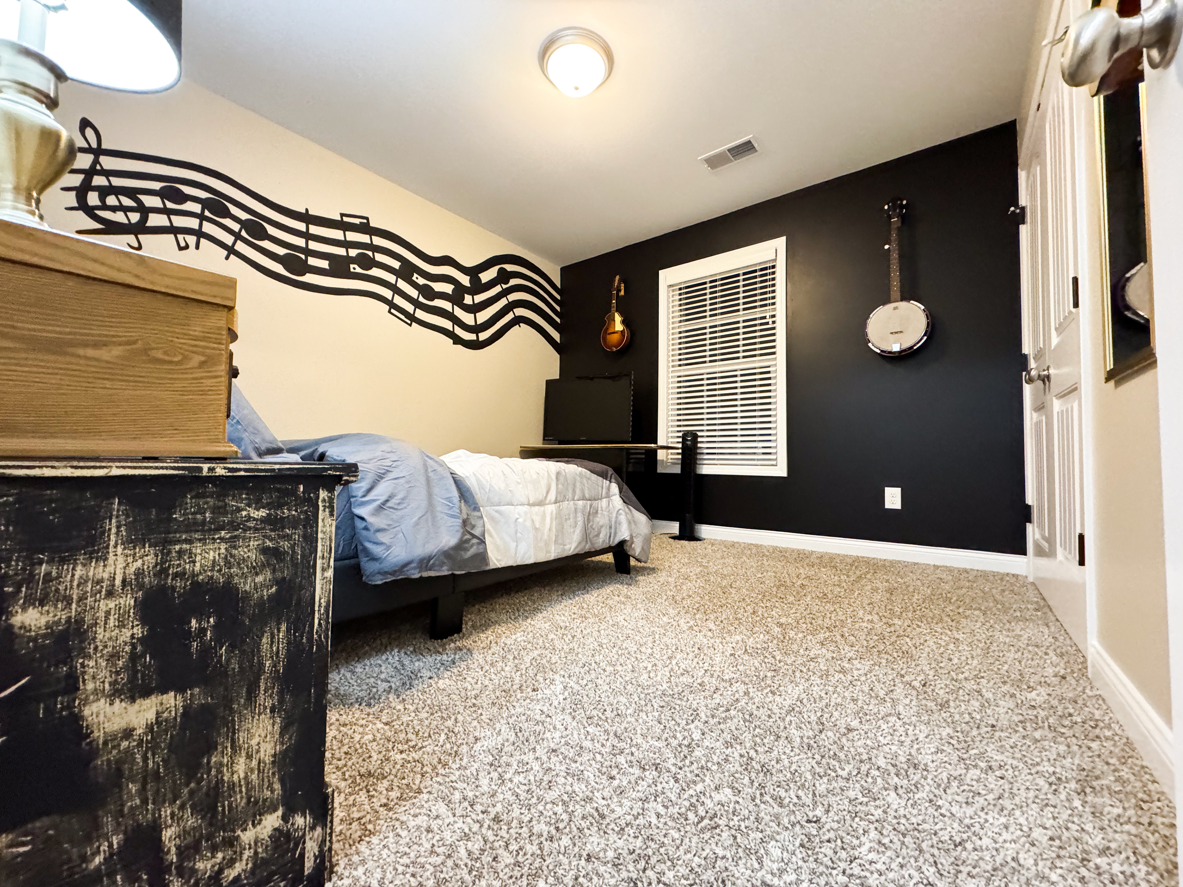 Ky music room - bedroom