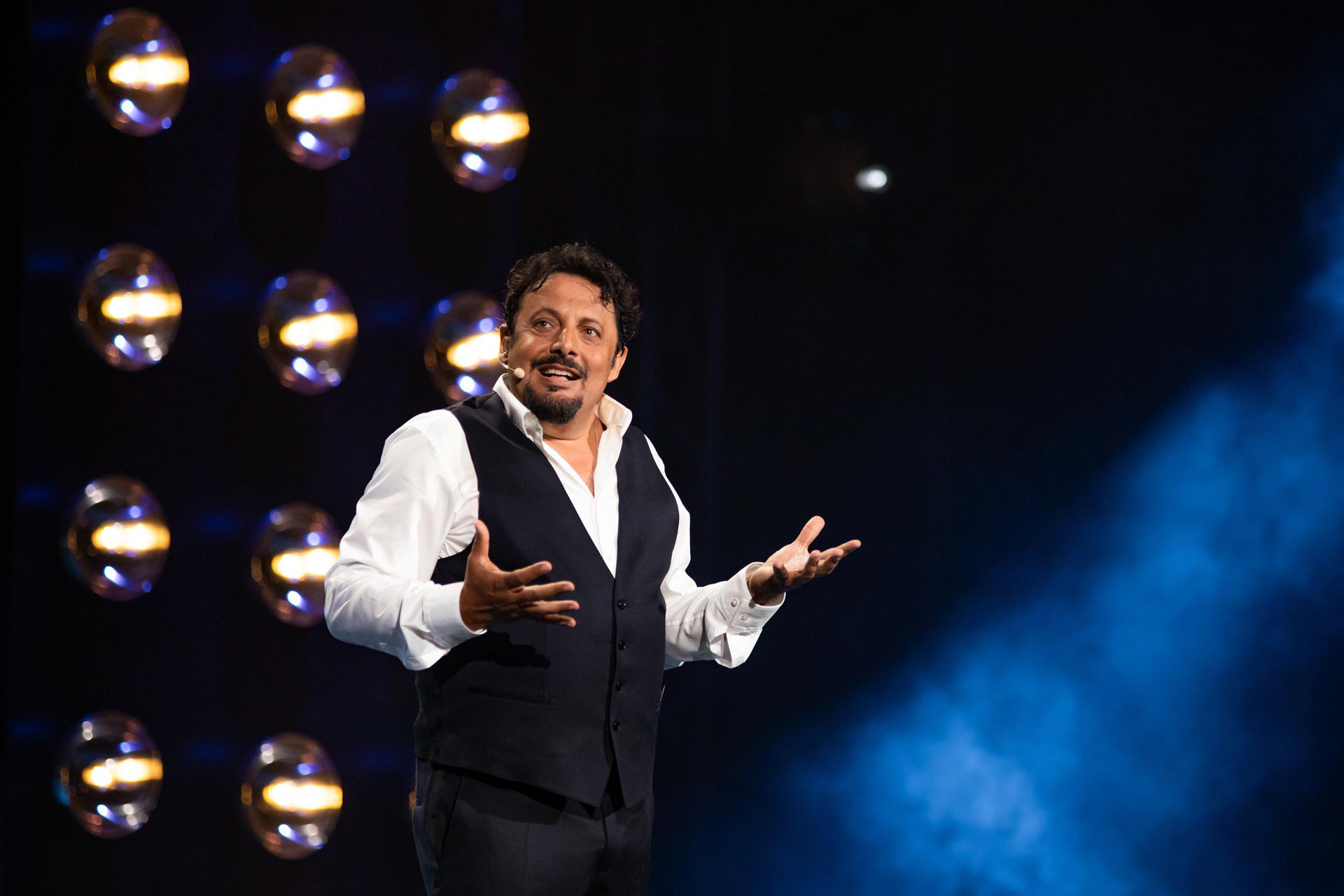 Foto di scena di Enrico Brignano - Auditorium Parco della Musica di Roma