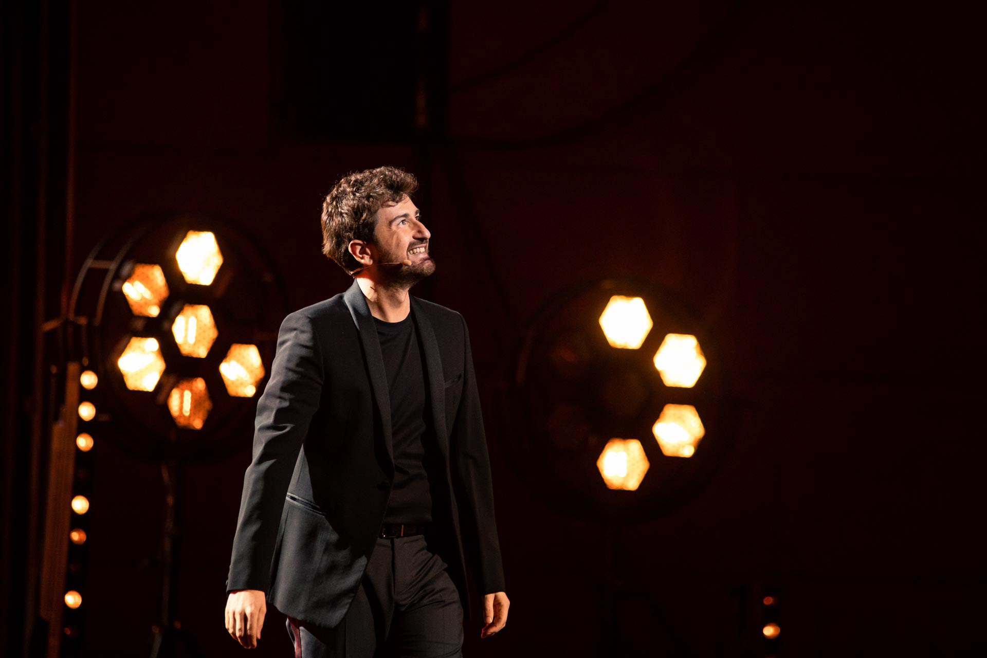 Foto di scena di Alessandro Siani - Teatro Arcimboldi di Milano