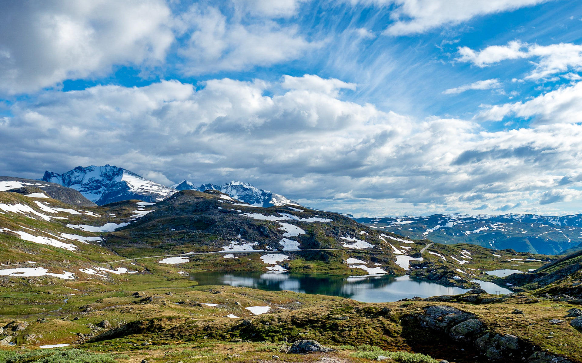Immer noch auf der 55 zwischen Fortun und Oppland

Still on the 55 between Fortun and Oppland