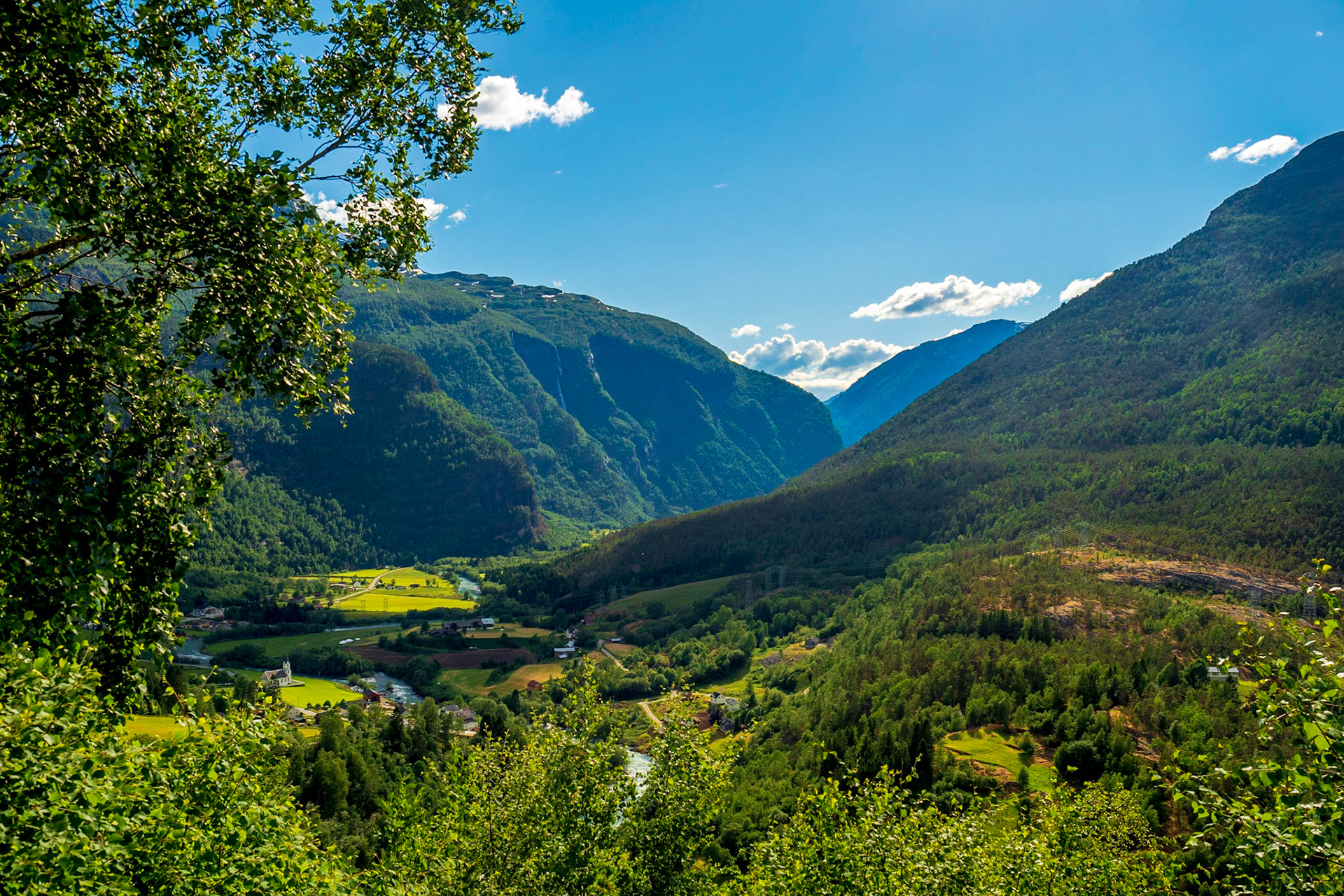 Ein schöner Ausblick von der 55  ins Tal bevor es nach oben geht

A nice view from the 55 into the valley below