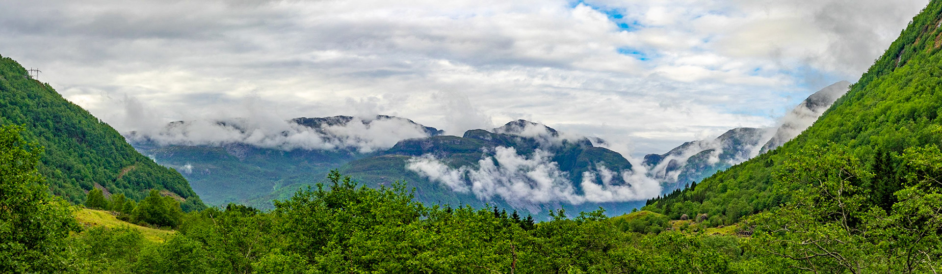 Endlich angekommen am Gletschersee Bondhusvatn in Norwegen. Die Farben waren ein Traum.

Finally arrived at Bondhusvatn - a glacier lake of the Folgefonna in Norway. The colors were amazing