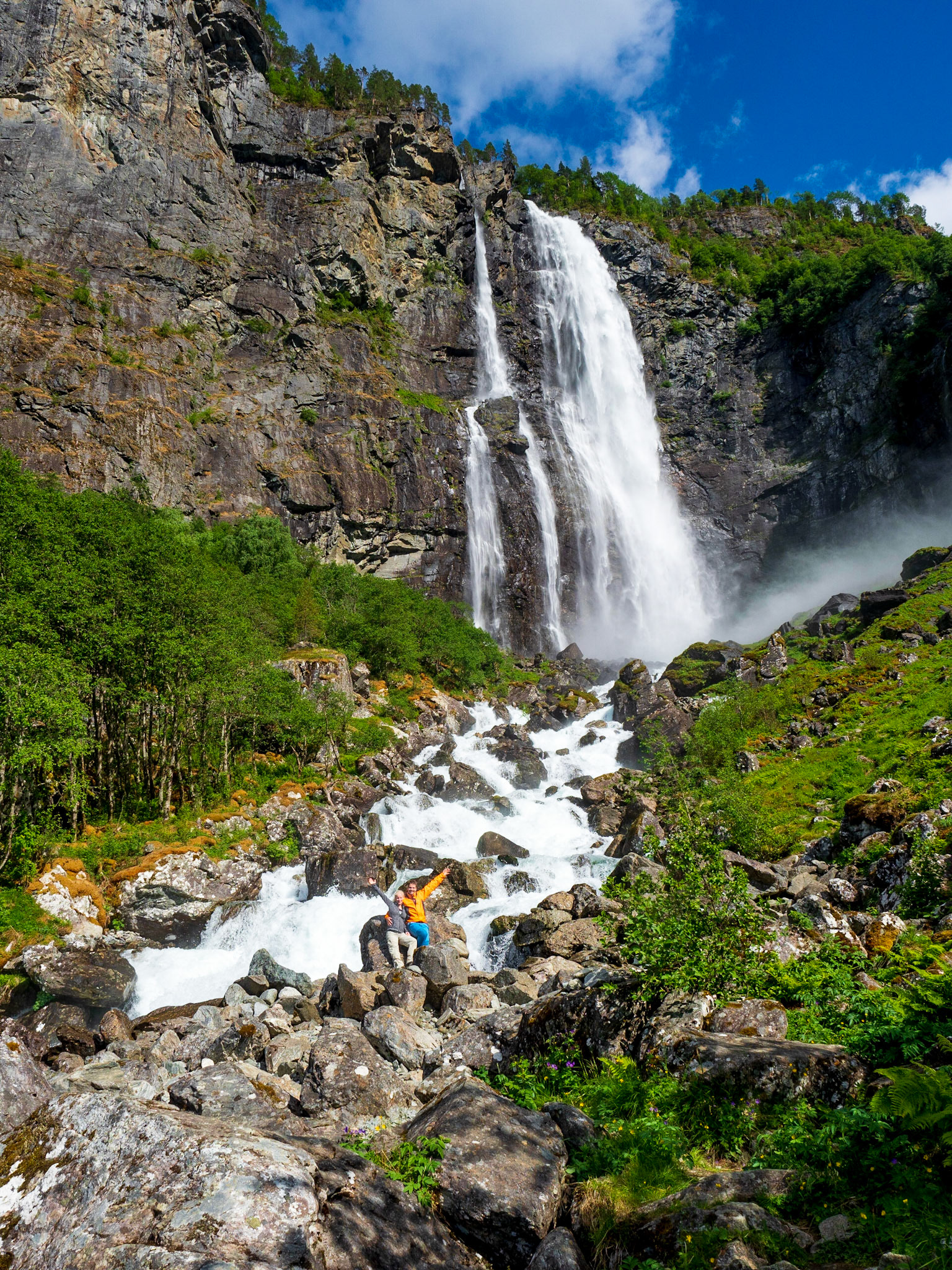 Der Feigefossen ist mit 218m der zweithöchste nicht regulierte Wasserfall in Norwegen

Feigefossen is with 218m the second highest not regulated waterfall in Norway