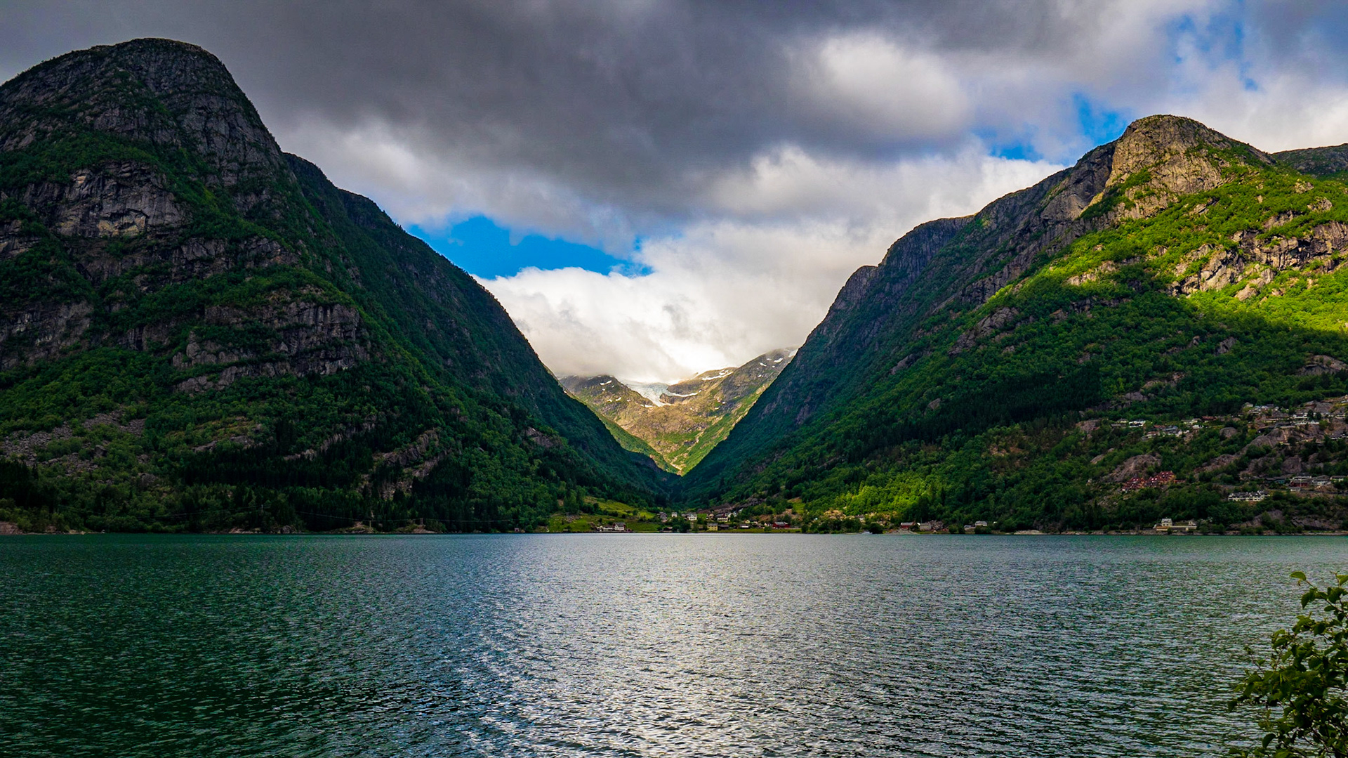 Blick auf den Buer Gletscher in der Nähe von Odda im Juni 2018

View to the Buer Glacier near Odda in June 2018