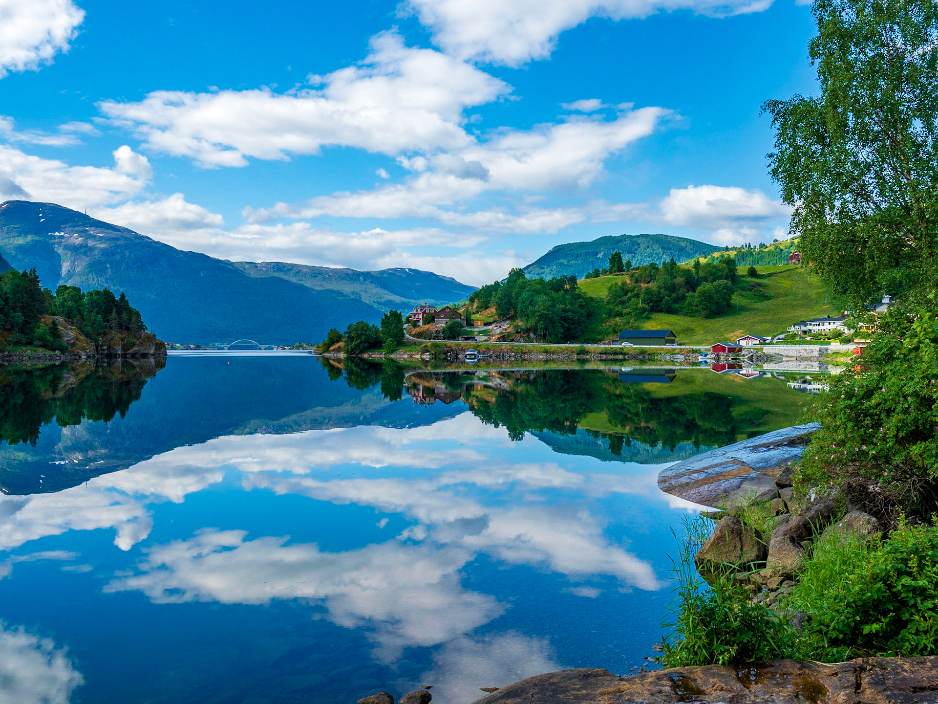 Einen Tag hatten wir super Glück mit dem Wetter und es war absolut windstill in Norwegen.

One day we were super lucky and it was completely windless in Norway
